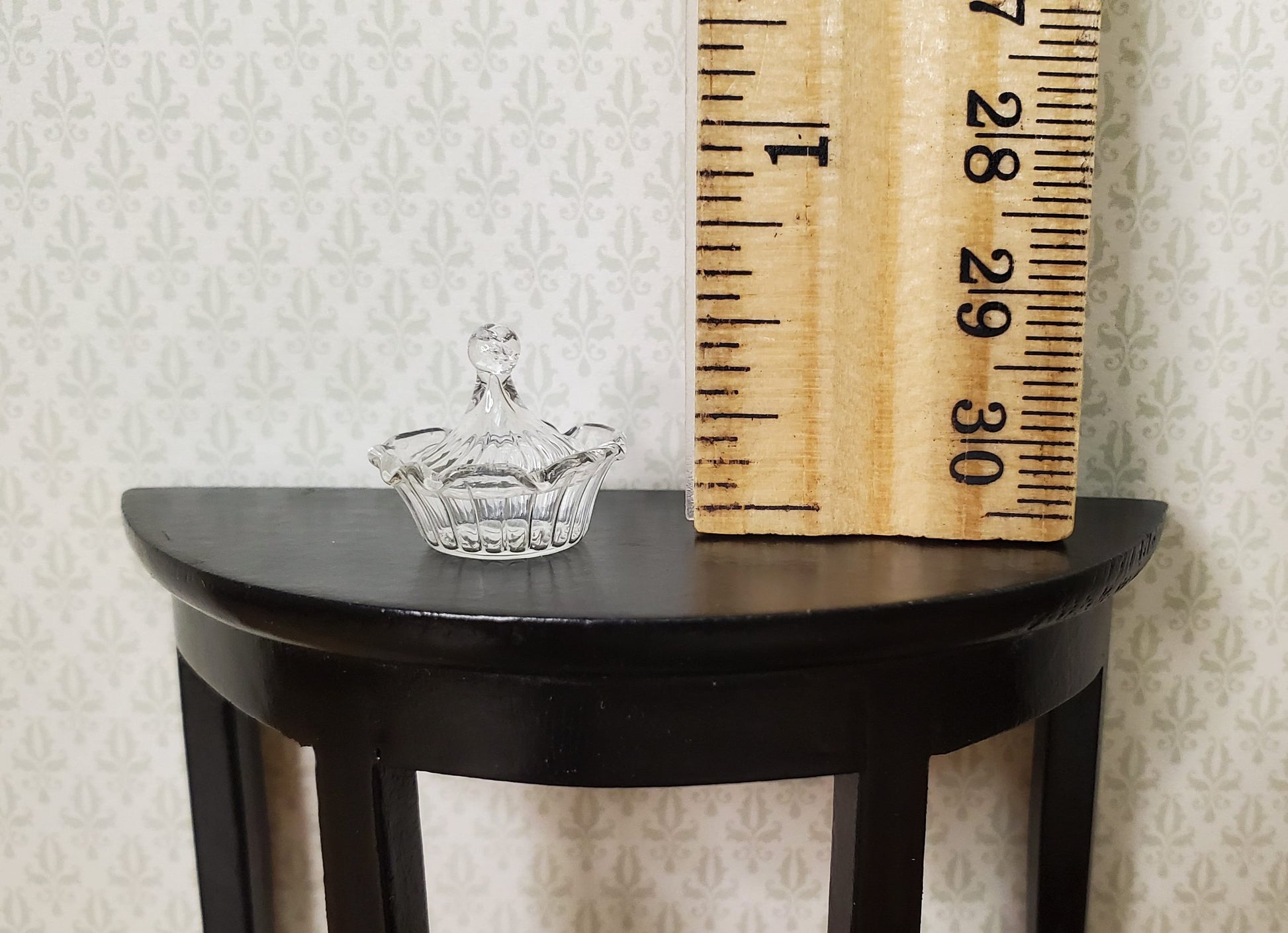 Dollhouse Small Round Dish with Lid Ribbed 1:12 Scale Miniature