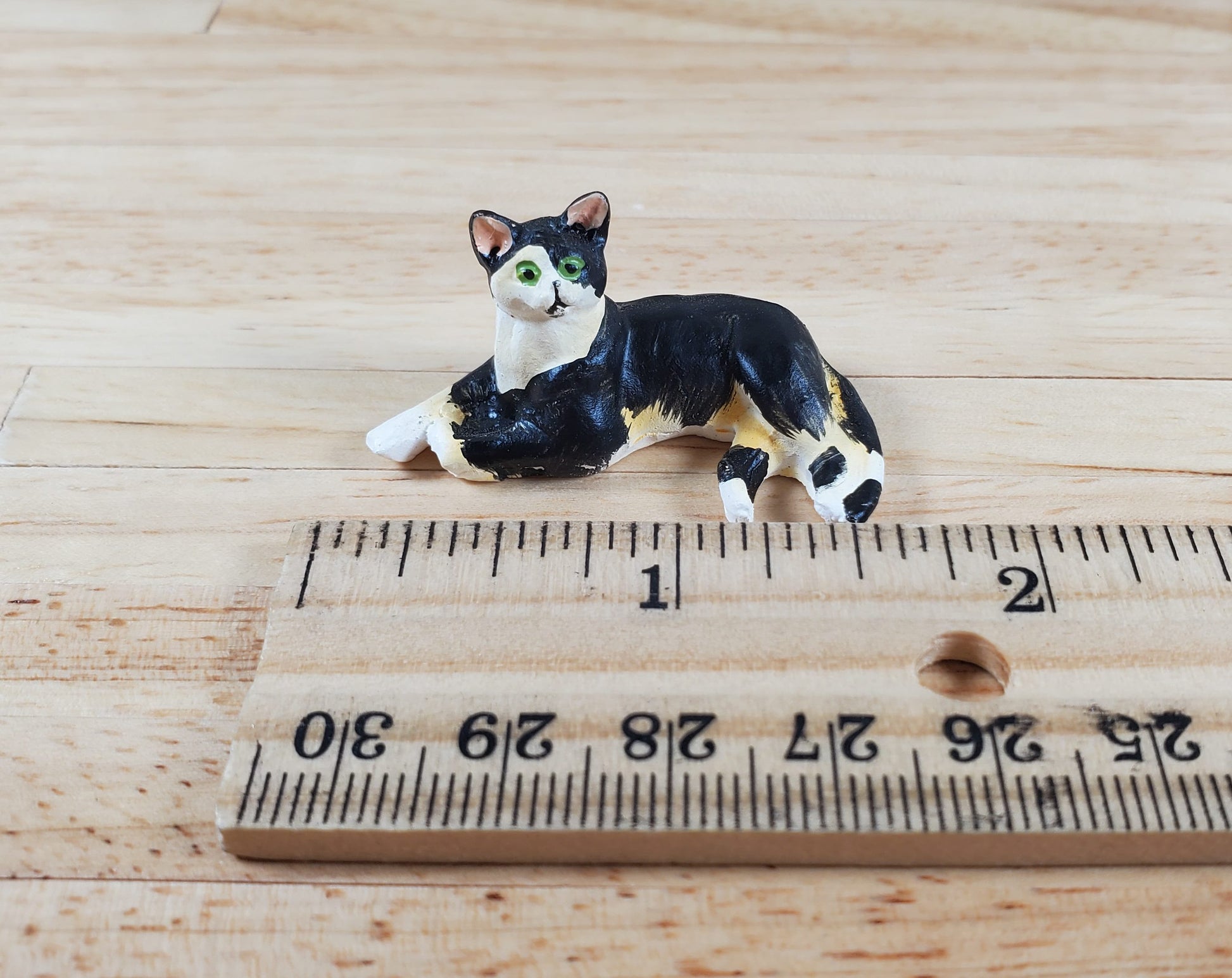 Dollhouse Kitty Cat Calico Lying Down on Side 1:12 Scale Miniature Pet