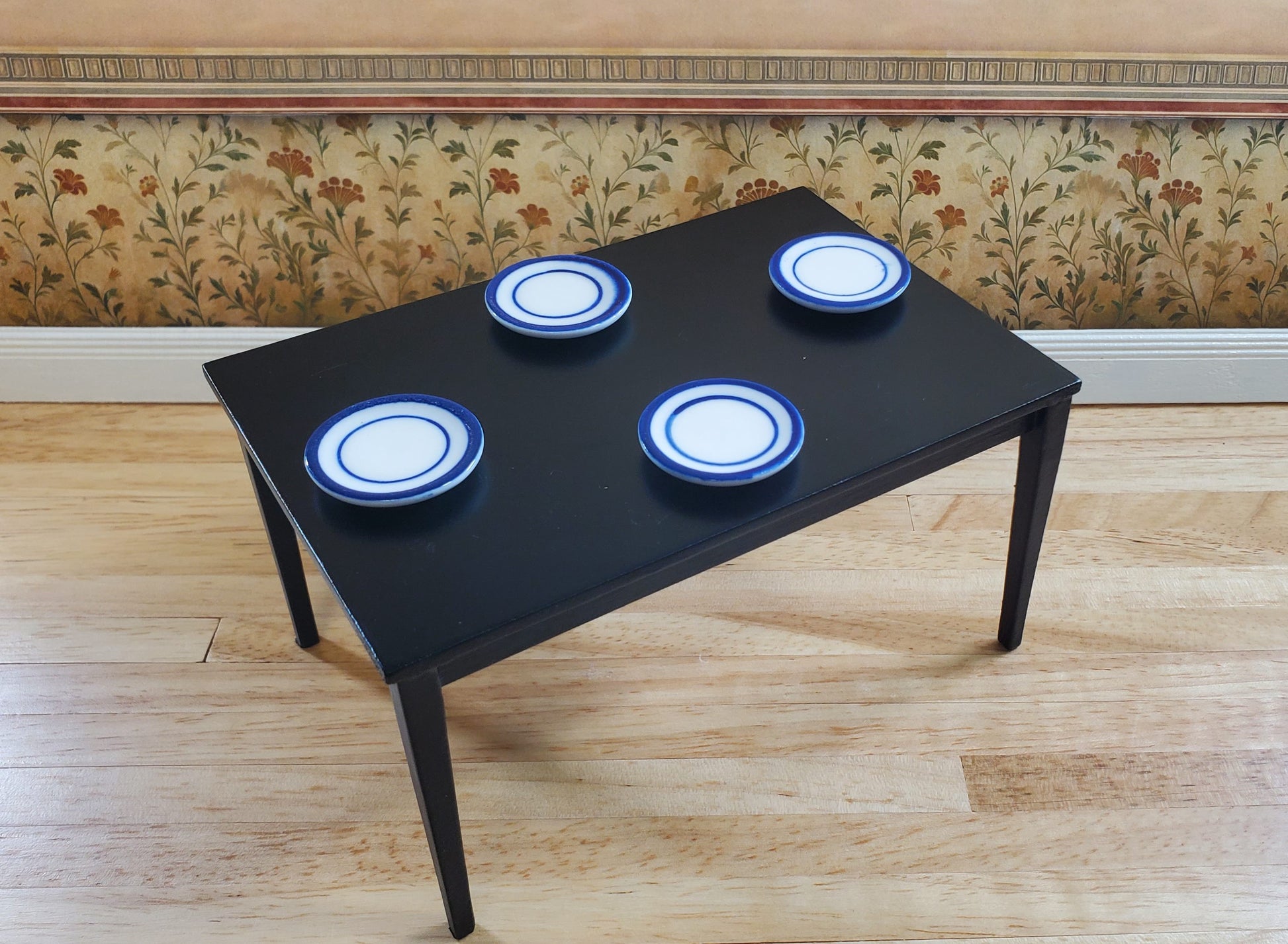 Dollhouse Ceramic Dinner Plates White with Blue Set of 4 1:12 Scale Miniatures