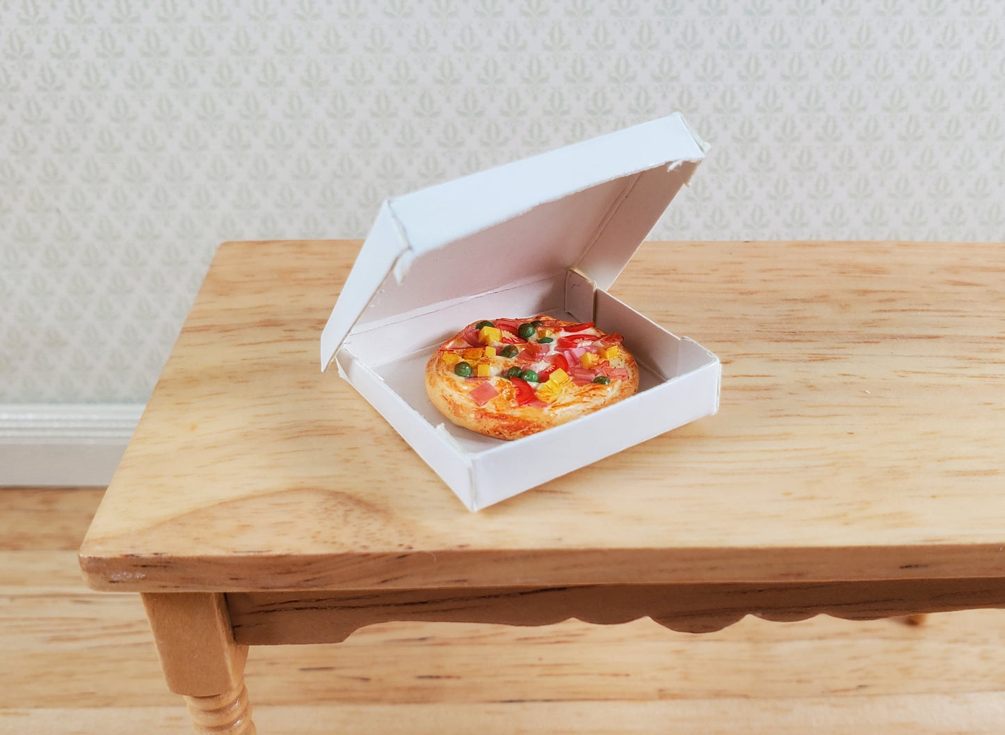 Dollhouse The Works Pizza in a Box 1:12 Scale Miniature Food