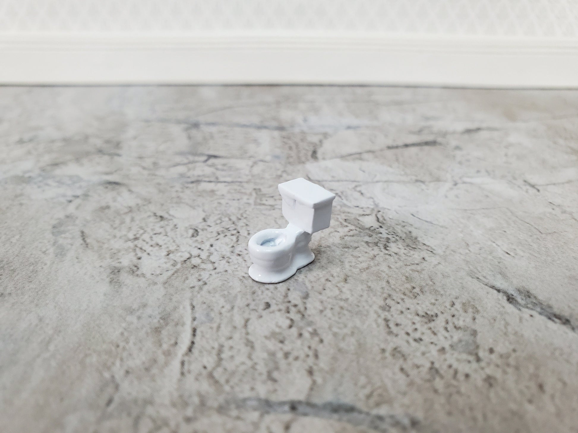 1:144 Scale Miniature Toilet Micro Minis Painted Metal White Dollhouse Furniture
