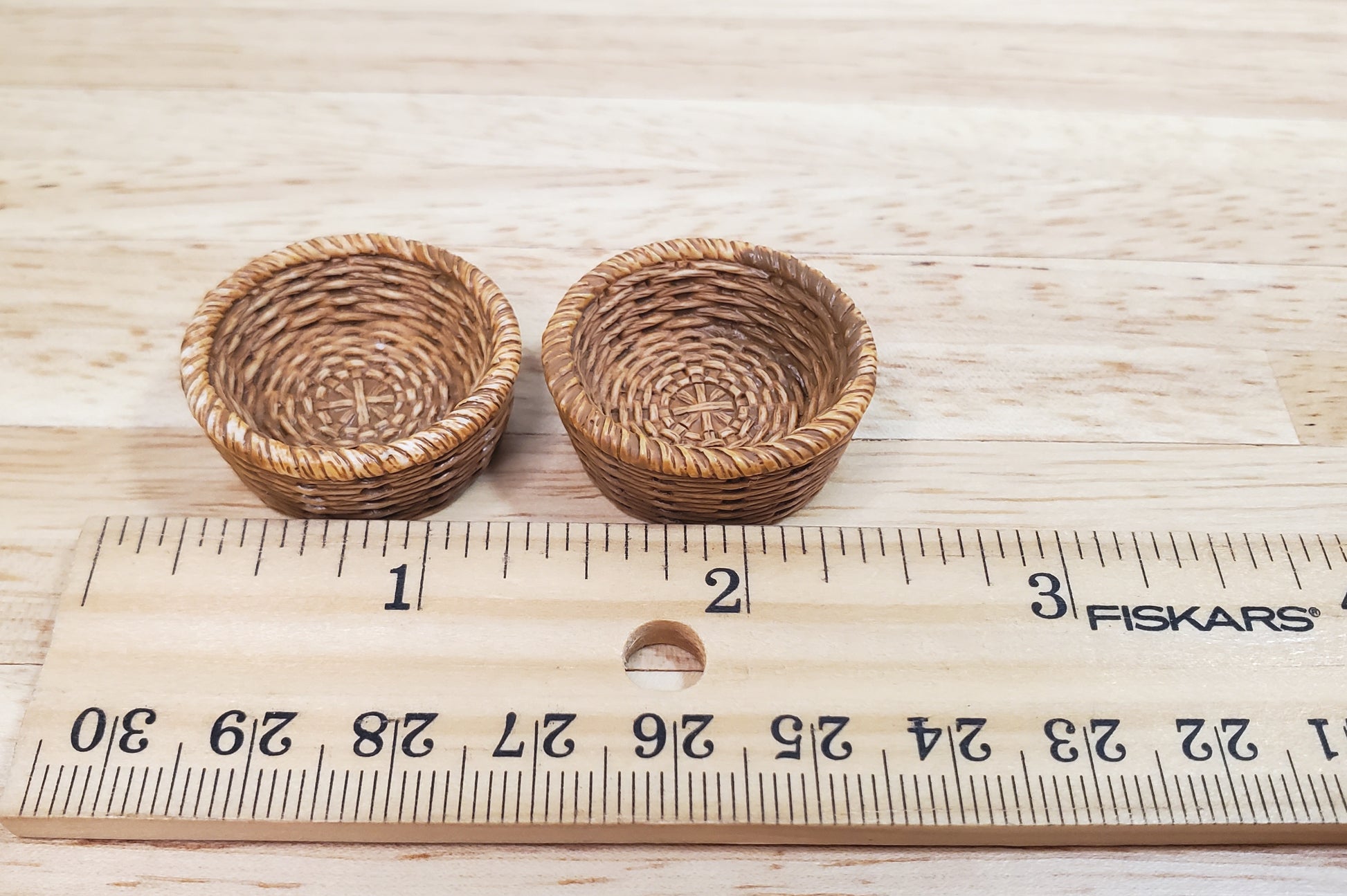 Dollhouse Miniature Basket Wicker Style Round 2 pieces 1:12 Scale Miniature