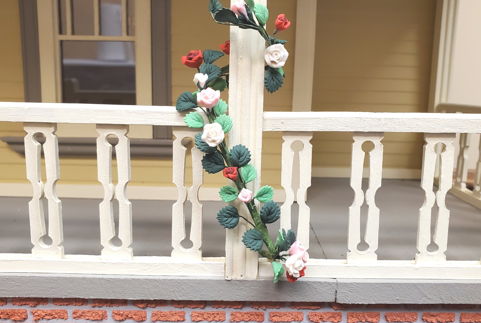 Dollhouse Red Pink & White Roses Vine 1:12 Scale Miniature Garden Plants Flowers