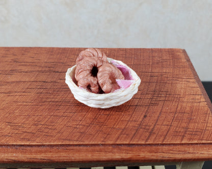 Dollhouse Round Natural Fiber Basket with Napkin Inlay 1:12 Scale Miniature