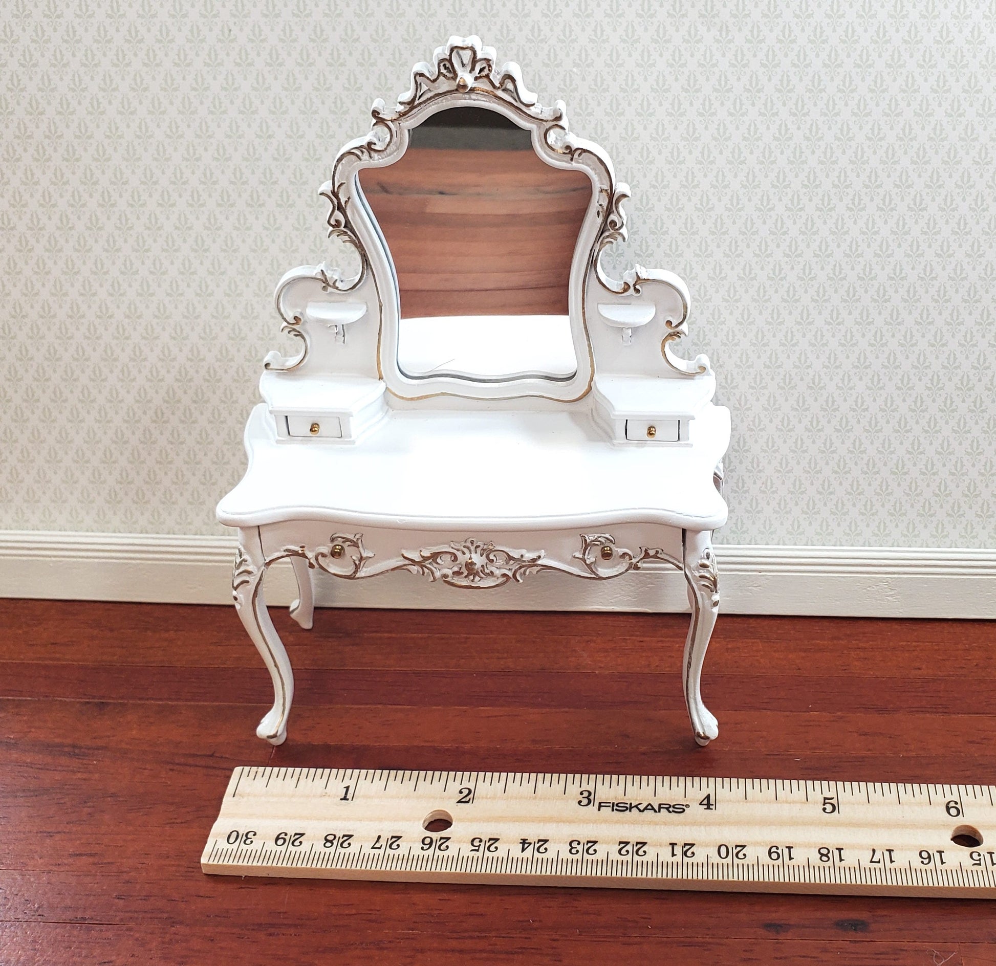 JBM Dollhouse Dressing Table Vanity White and Gold 1:12 Scale Miniatur Miniatures.com JBM Dollhouse Dressing Table Vanity White and Gold 1:12 Scale Miniatur Miniatures.com