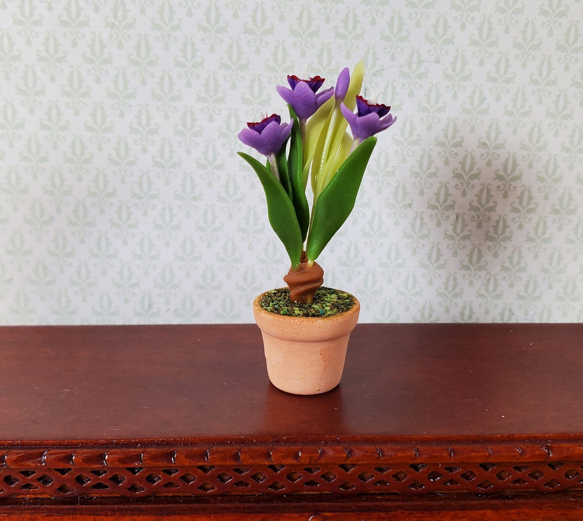 Dollhouse Purple Crocus Plant in a Terra Cotta Pot 1:12 Scale Miniature Plant