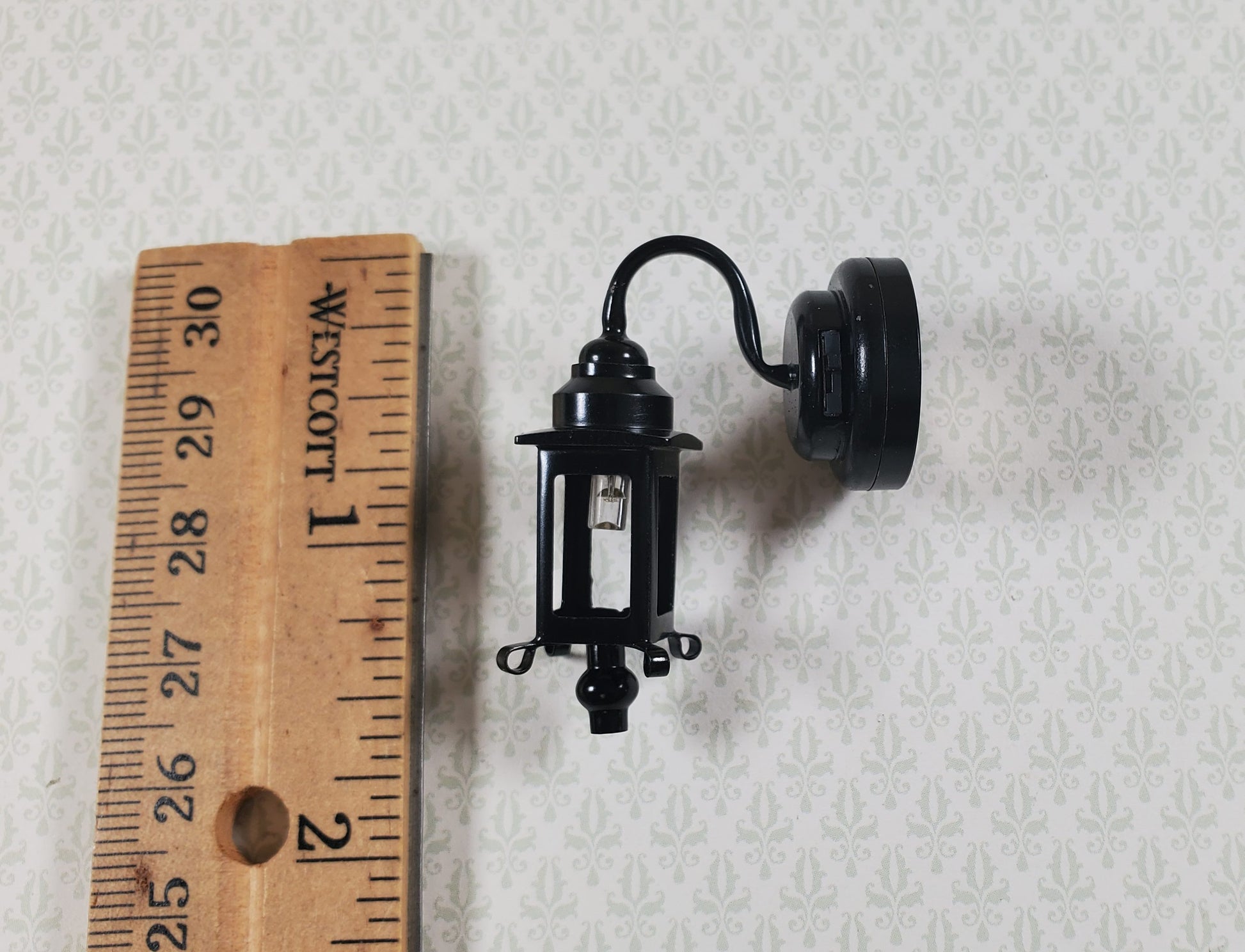 Dollhouse Battery Light Hamilton Coach Lamp Black Metal 1:12 Scale HW2308