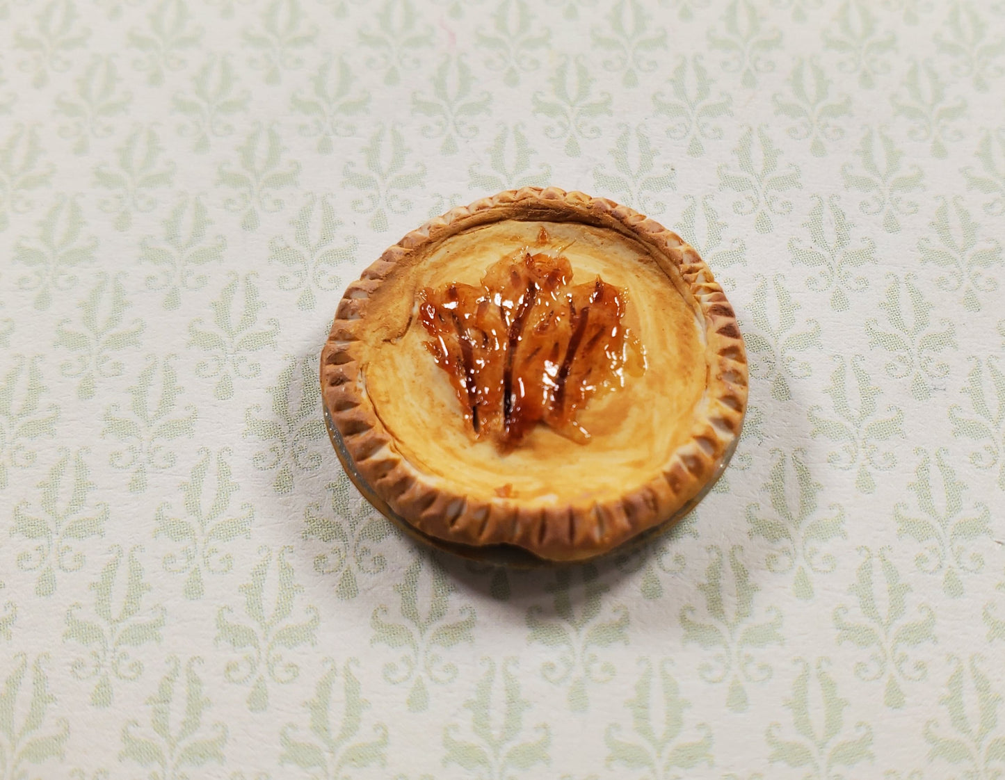 Dollhouse Whole Apple Pie in Tin 1:12 Scale Miniature Kitchen Food Bakery