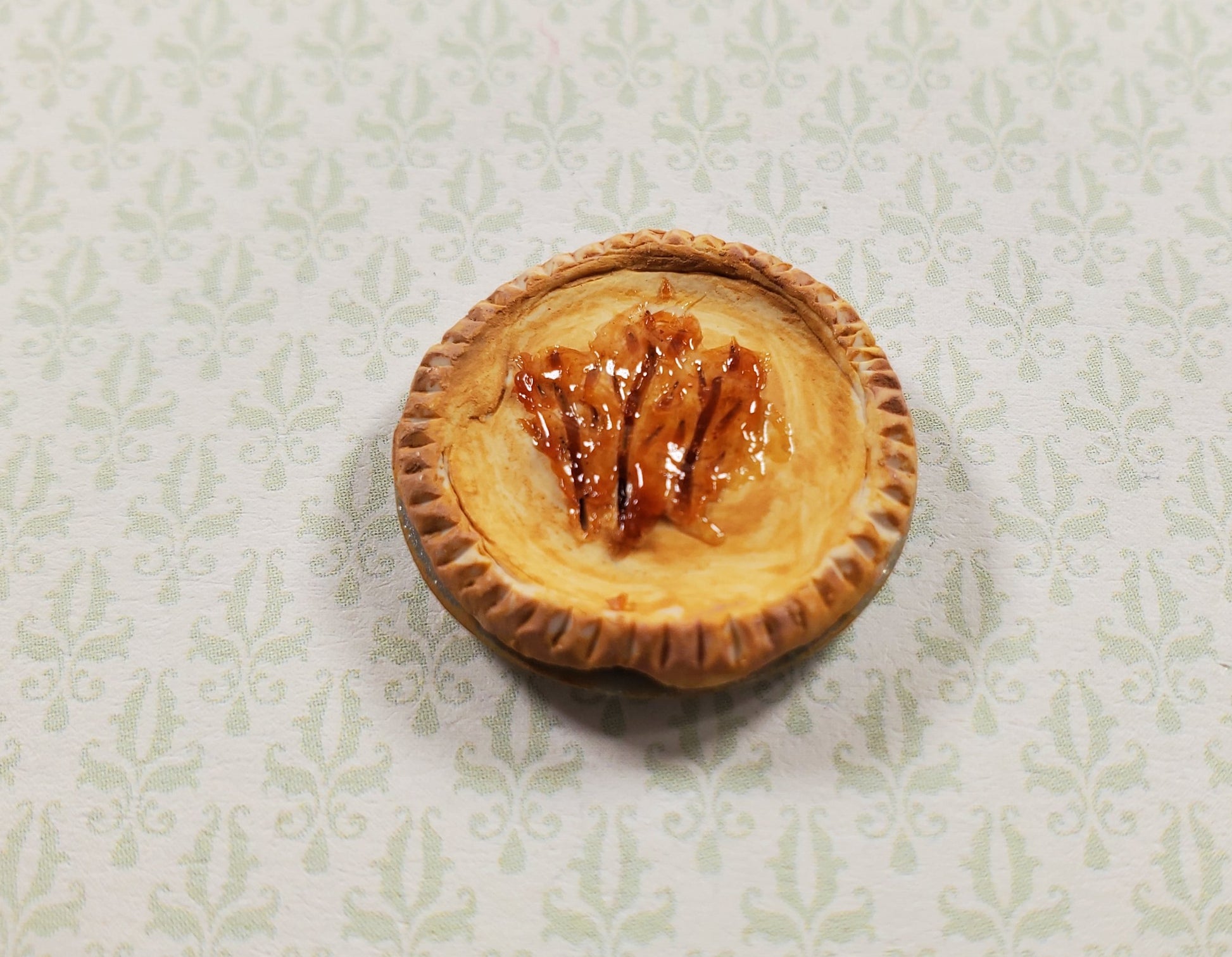 Dollhouse Whole Apple Pie in Tin 1:12 Scale Miniature Kitchen Food Bakery