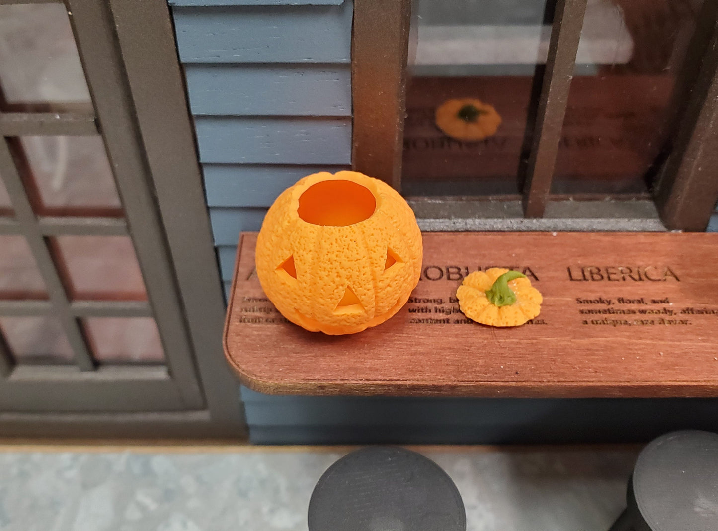 Dollhouse Jack O Lantern Pumpkin Halloween Hollow 1:12 Scale Miniature