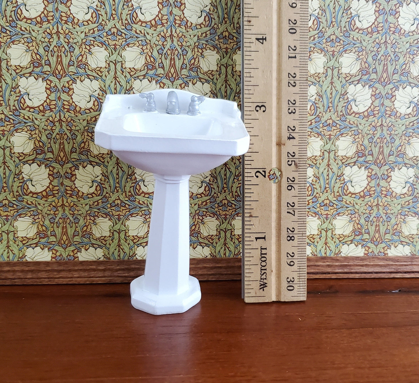 Dollhouse Resin 3 Piece Bathroom Set Tub Toilet Sink All White 1:12 Scale Houseworks