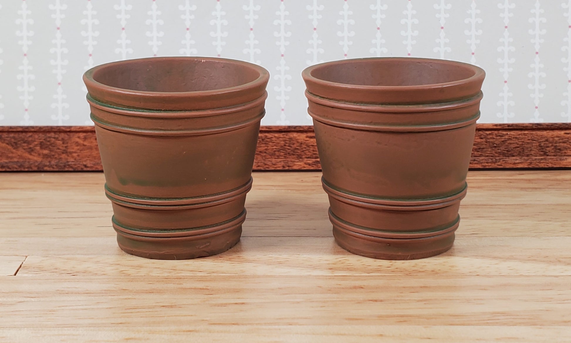 Dollhouse Large Garden Pots Aged Brown Finish Planters x2 1:12 Scale A4094TN