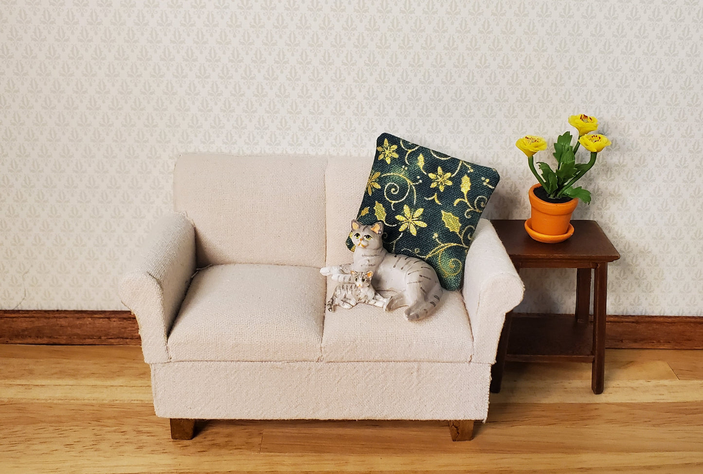 Dollhouse Miniature Christmas Green Poinsettia 1:12 Scale 1 1/2"