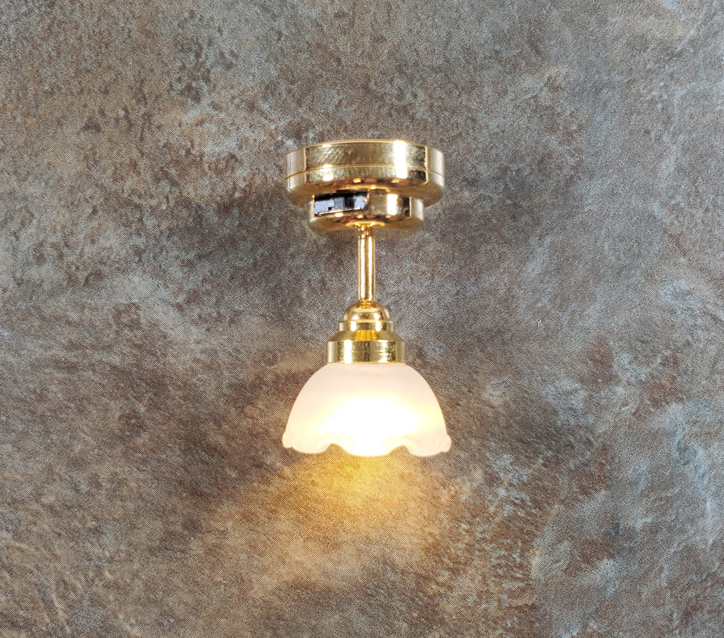 Dollhouse Battery Light Hanging Norwich Ceiling Lamp 1:12 Scale Houseworks