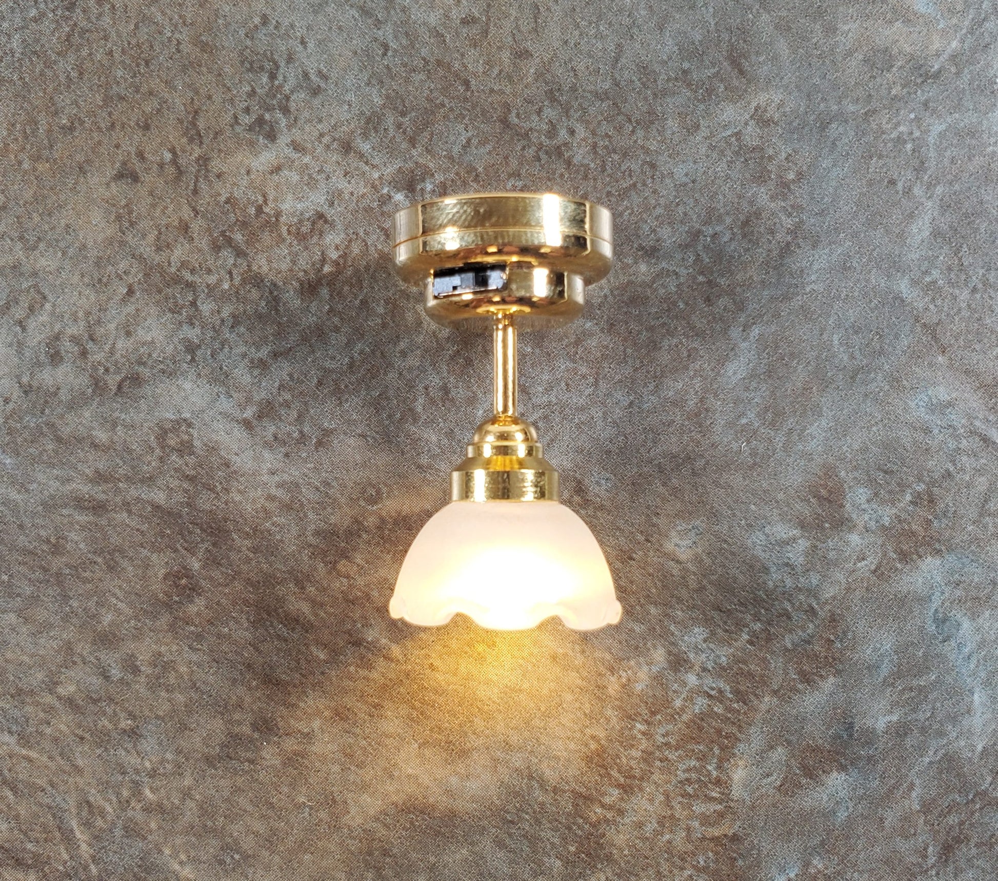 Dollhouse Battery Light Hanging Norwich Ceiling Lamp 1:12 Scale Houseworks