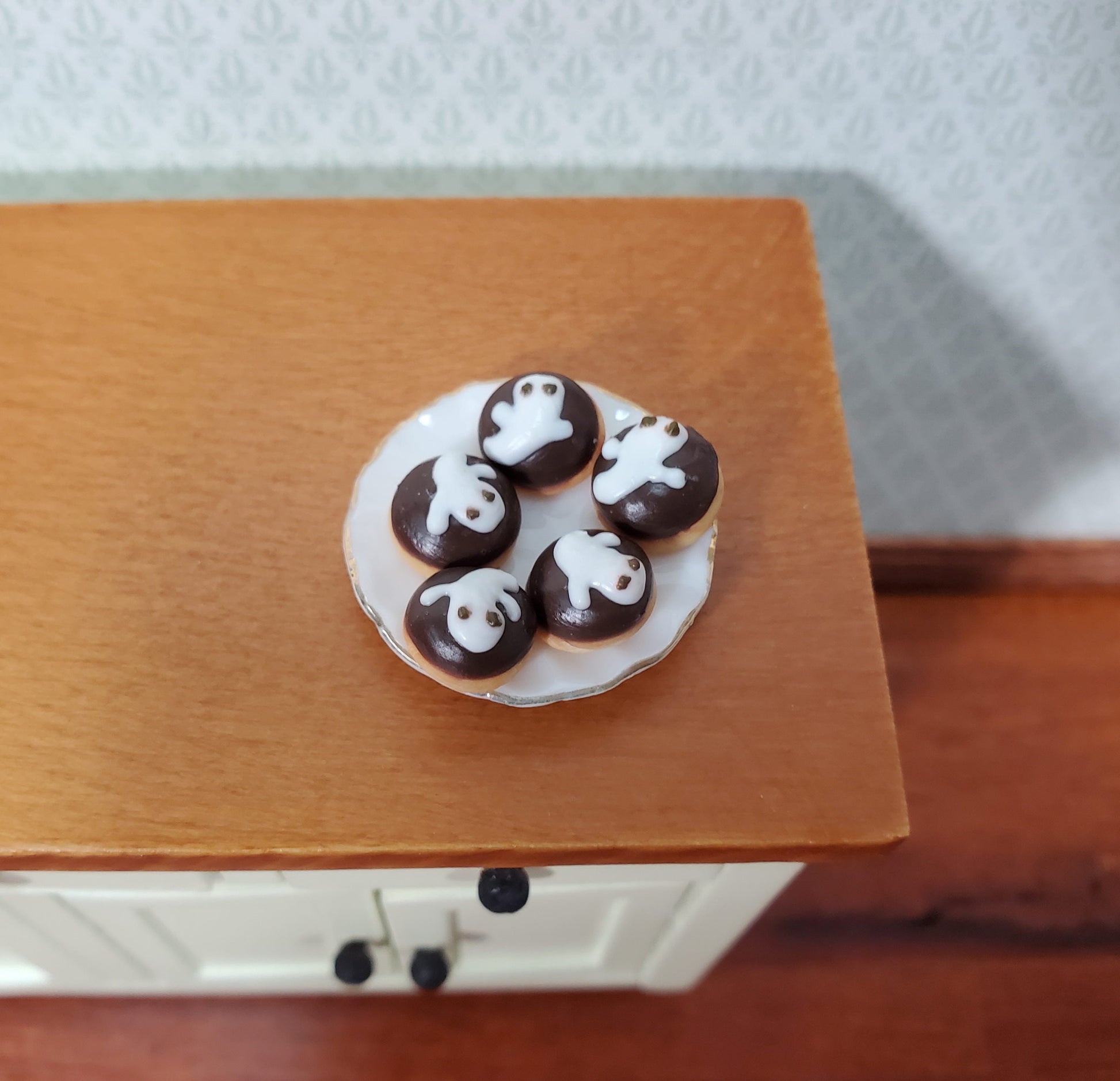 Dollhouse Pastries Donuts Halloween Ghosts Theme Set of 5 1:12 Scale Miniature