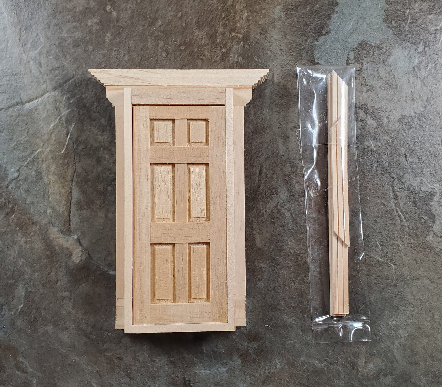 Dollhouse HALF SCALE 1:24 Exterior Yorktown Door Wood HWH6014 Houseworks