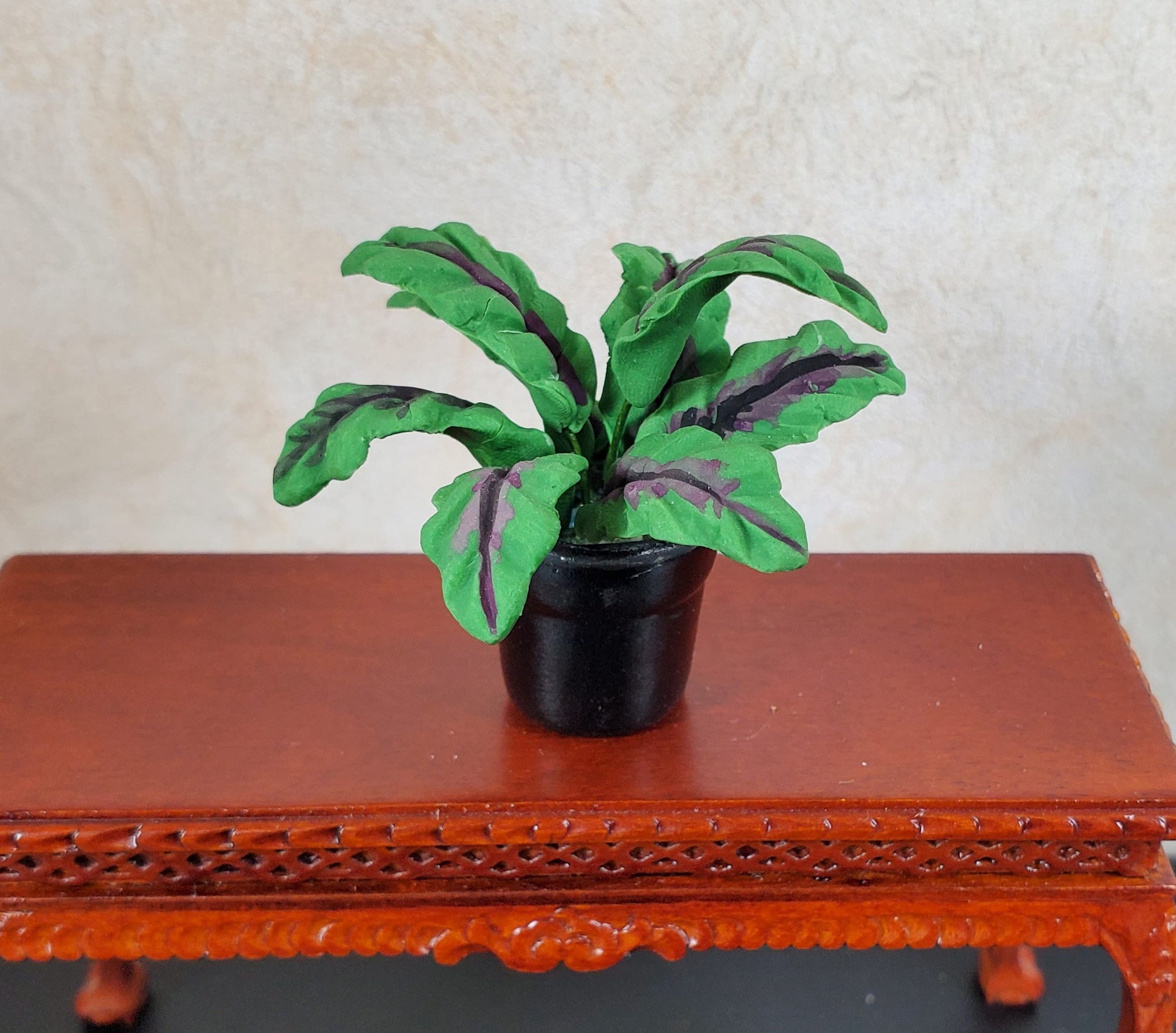 Dollhouse Broadleaf Fern Green Leaves Red Veins in Black Ceramic Pot 1:12 Scale
