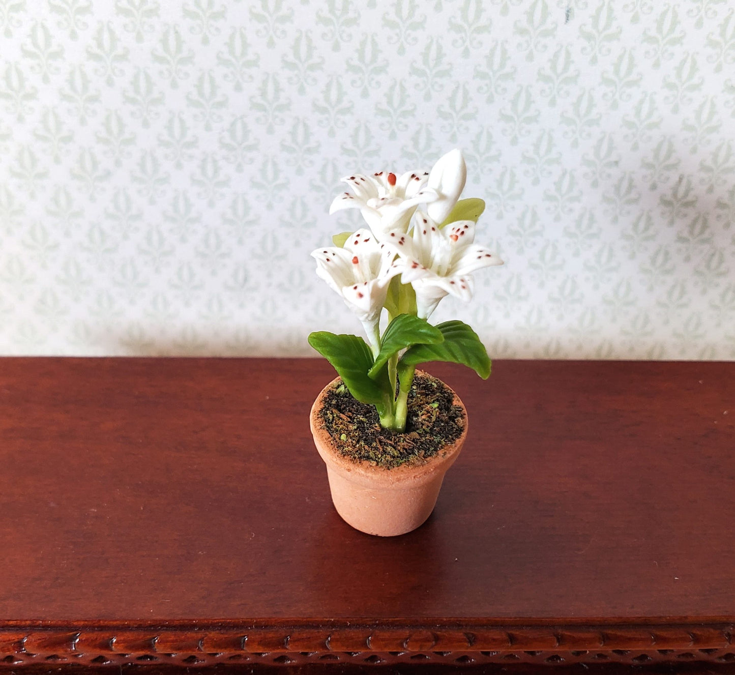 Dollhouse Small White Lily in a Terra Cotta Pot 1:12 Scale Miniature Flowers
