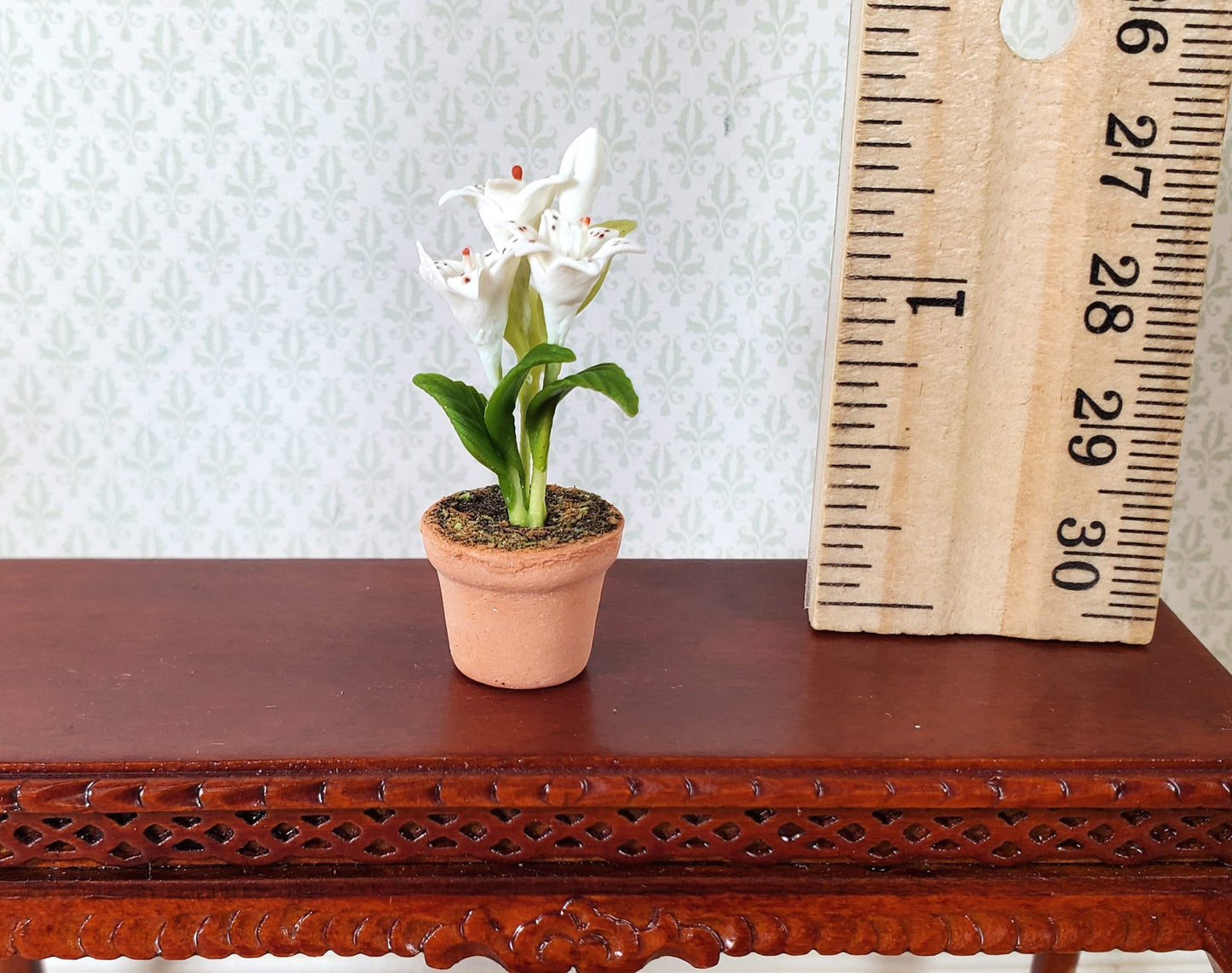 Dollhouse Small White Lily in a Terra Cotta Pot 1:12 Scale Miniature Flowers