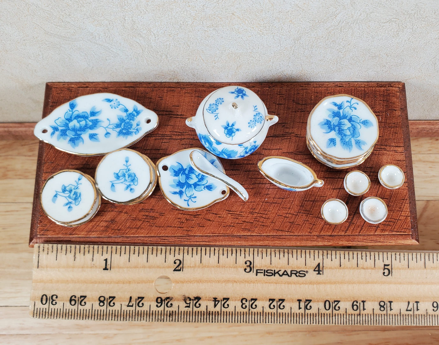 Dollhouse Dinner Set Plates Tureen Ceramic Blue Floral 1:12 Scale Miniature