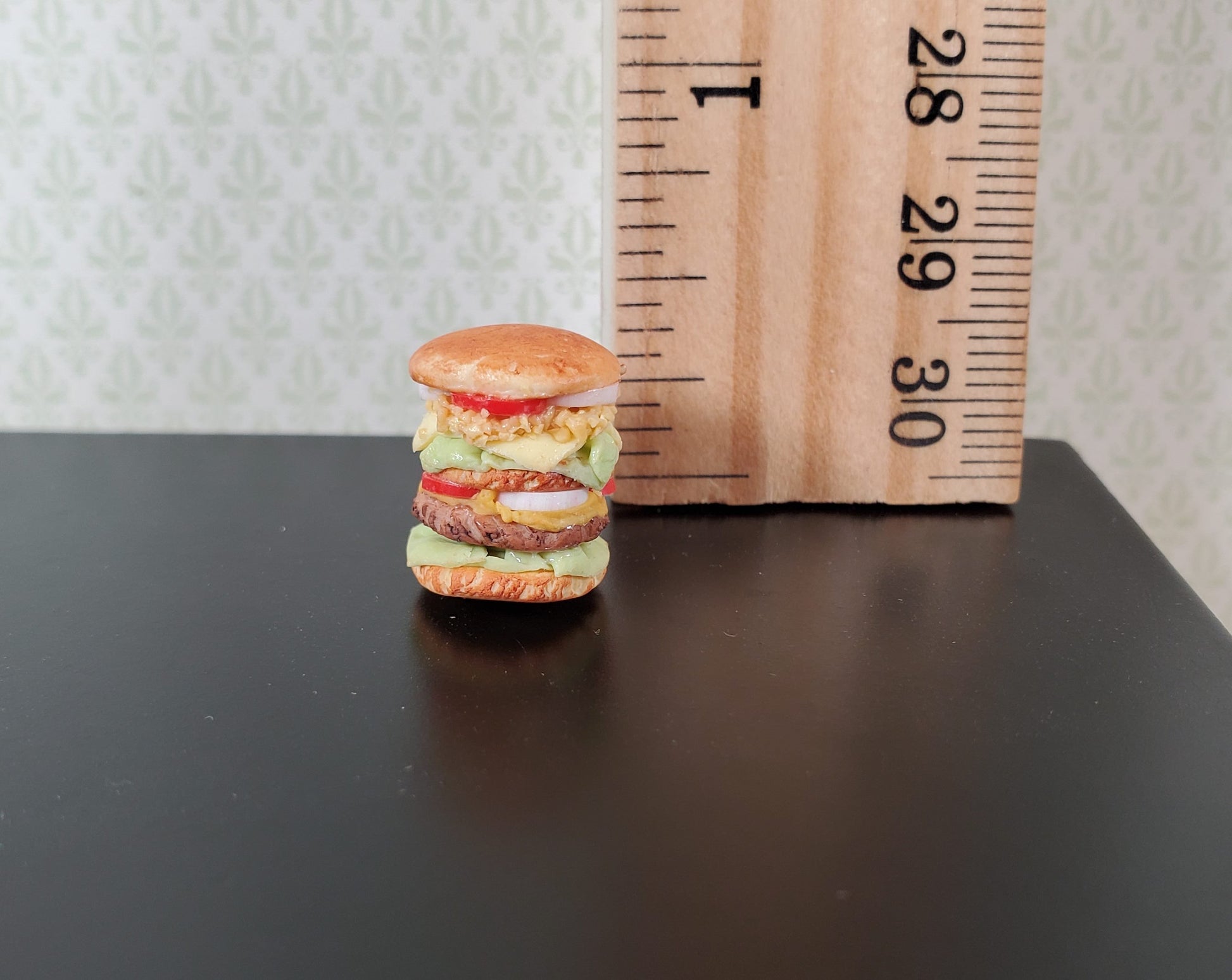 Dollhouse The Works Burger 1:12 Scale Miniature Hamburger Food
