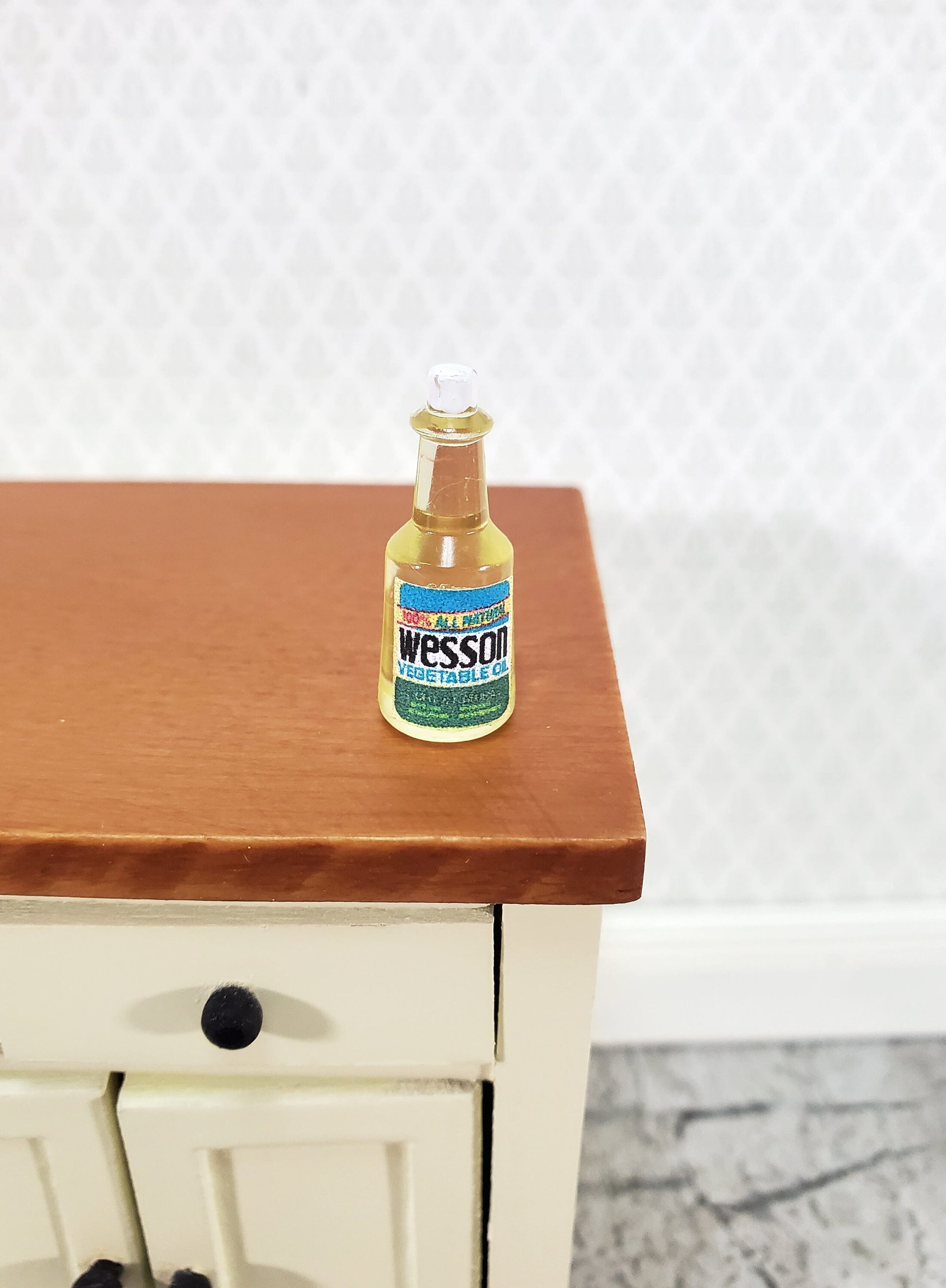 Dollhouse Wesson Vegetable Oil Bottle 1:12 Scale Miniature Kitchen Food