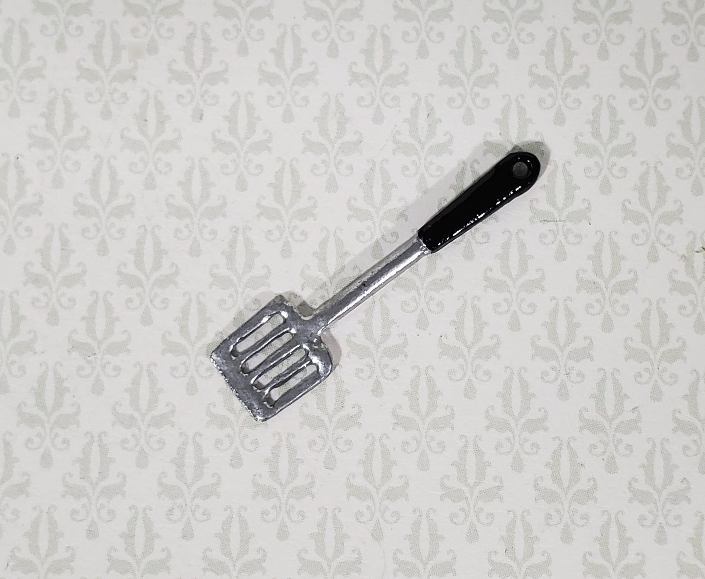 Dollhouse Kitchen Spatula Painted Metal 1:12 Scale Miniature Decor