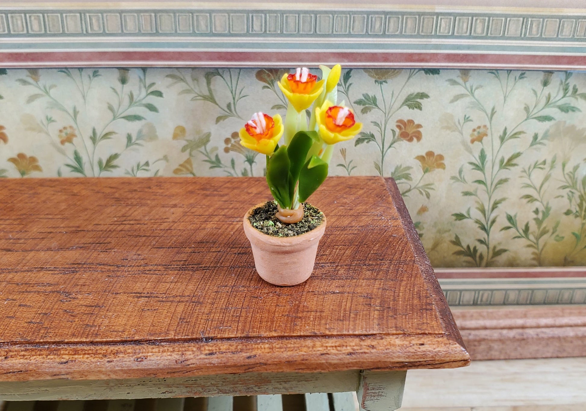 Dollhouse Yellow Daffodils in a Terra Cotta Planter 1:12 Scale Miniature Flowers