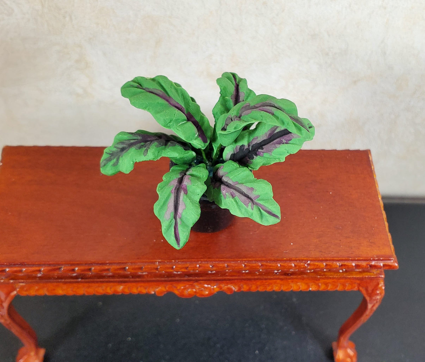 Dollhouse Broadleaf Fern Green Leaves Red Veins in Black Ceramic Pot 1:12 Scale