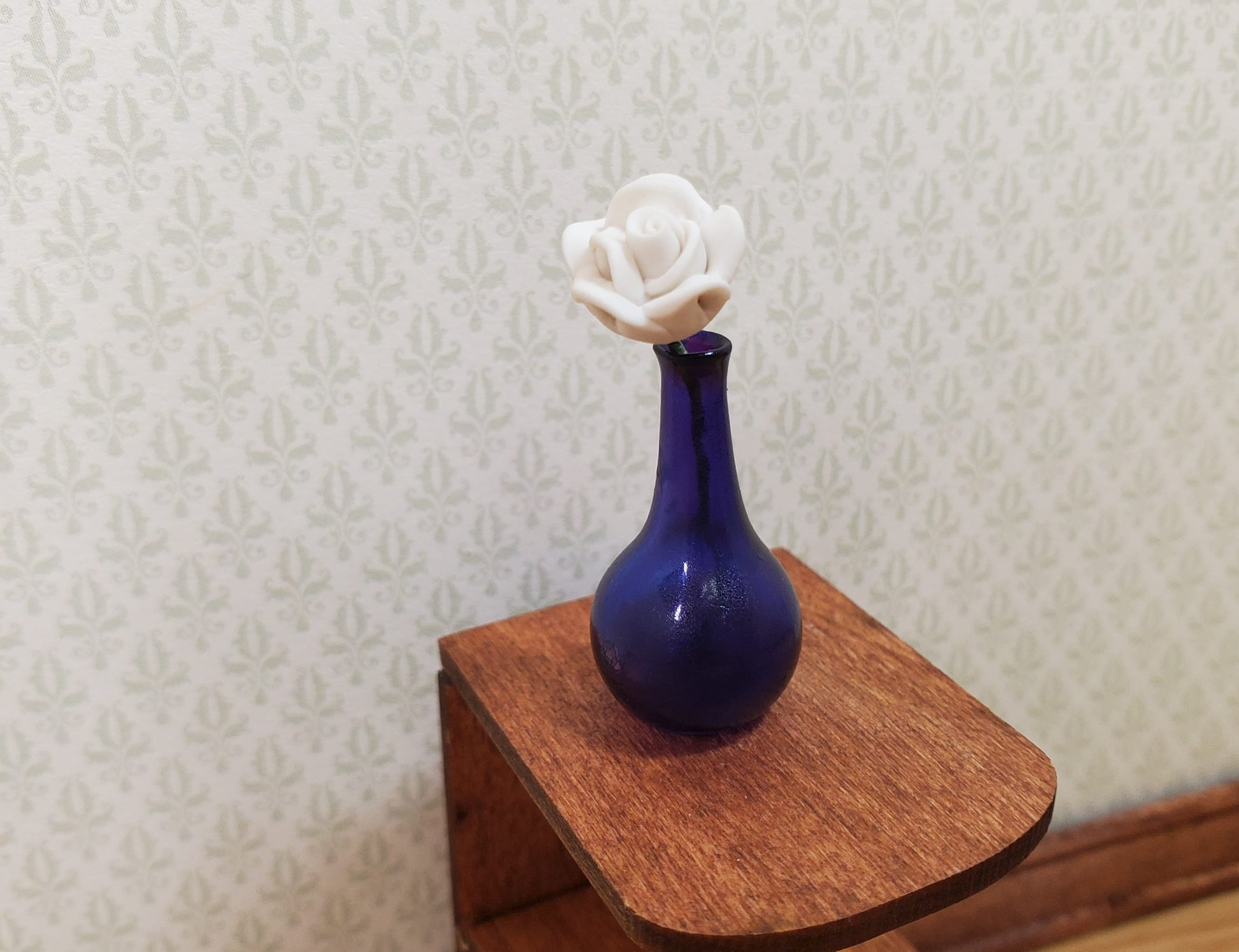 Dollhouse Small Blue Onion Jar or Vase 1:12 Scale Miniature