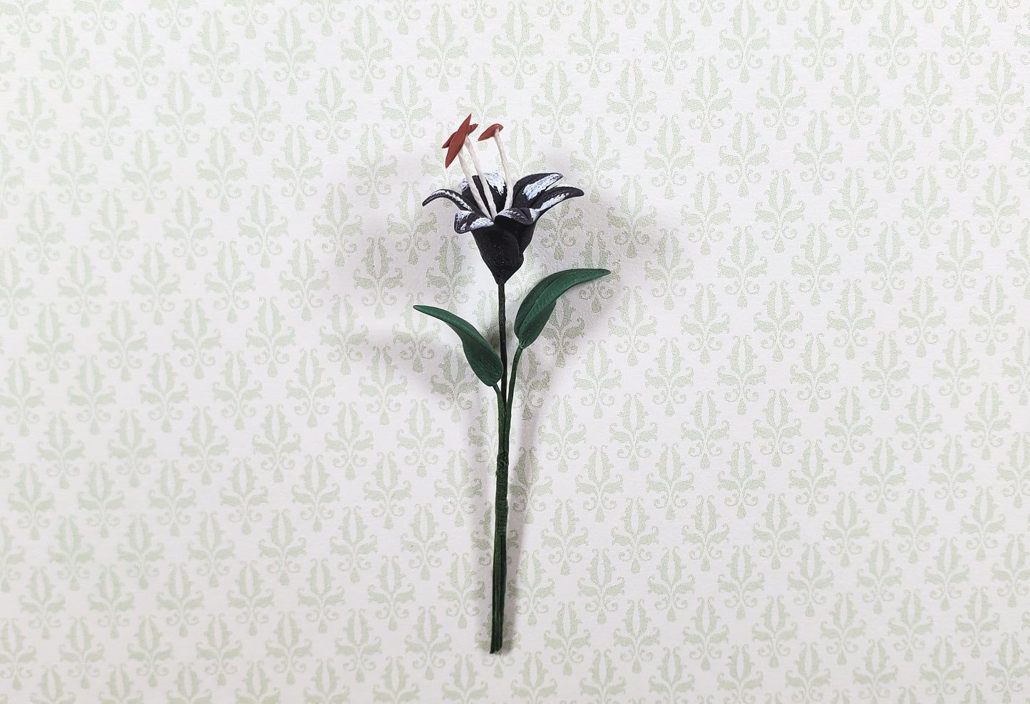 Dollhouse Purple Tiger Lily Single Stem with Foliage 1:12 Scale Miniature