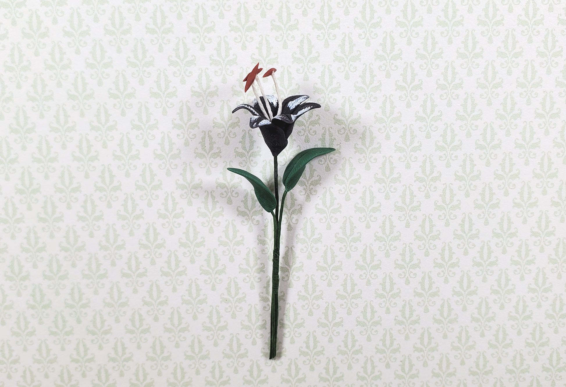 Dollhouse Purple Tiger Lily Single Stem with Foliage 1:12 Scale Miniature