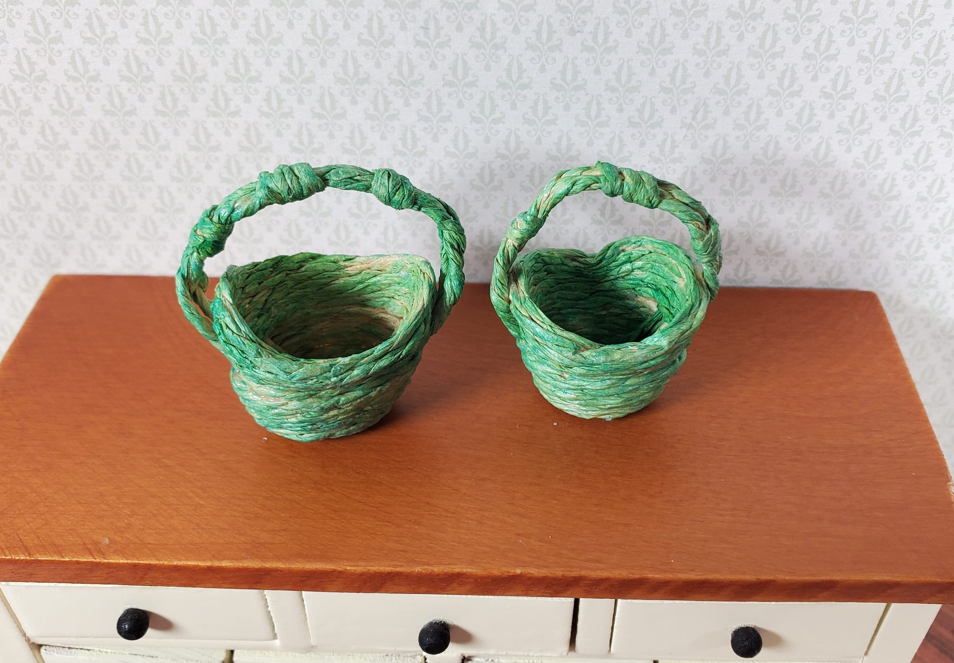 Dollhouse Baskets Set of 2 Green 1:12 Scale Dollhouse Miniatures