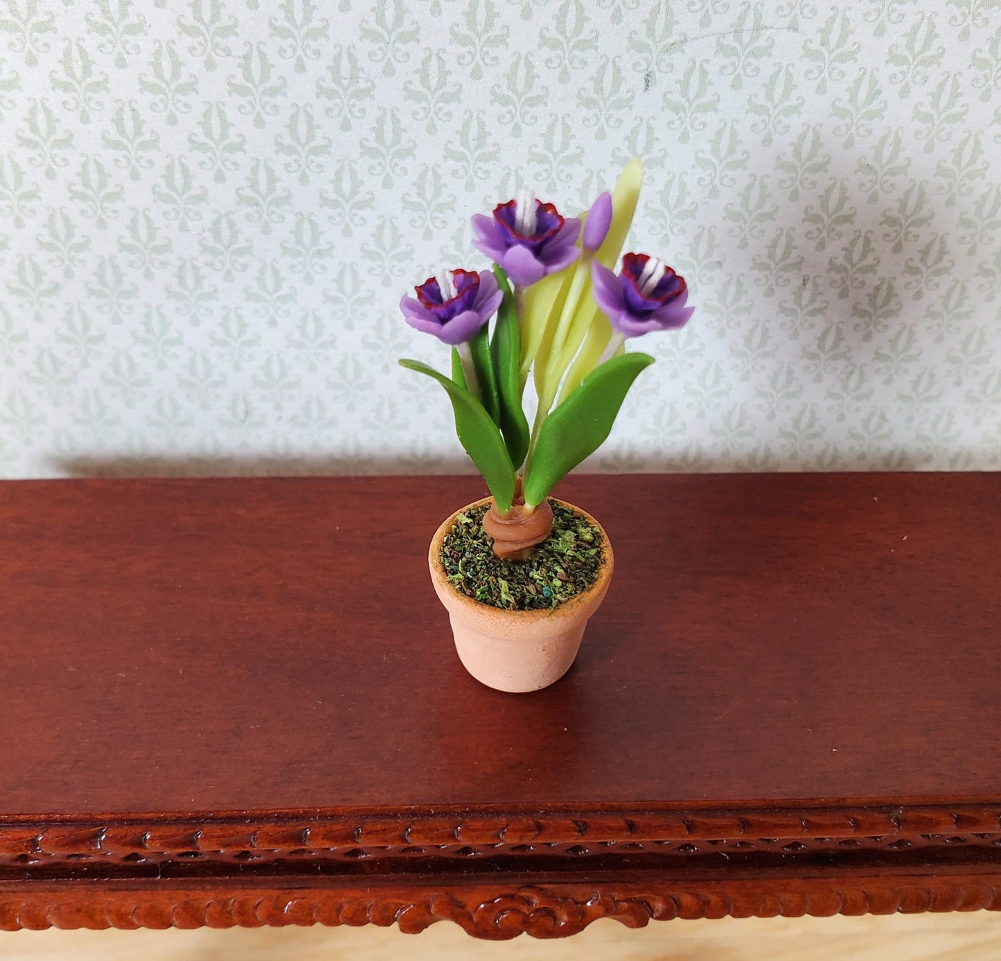 Dollhouse Purple Crocus Plant in a Terra Cotta Pot 1:12 Scale Miniature Plant