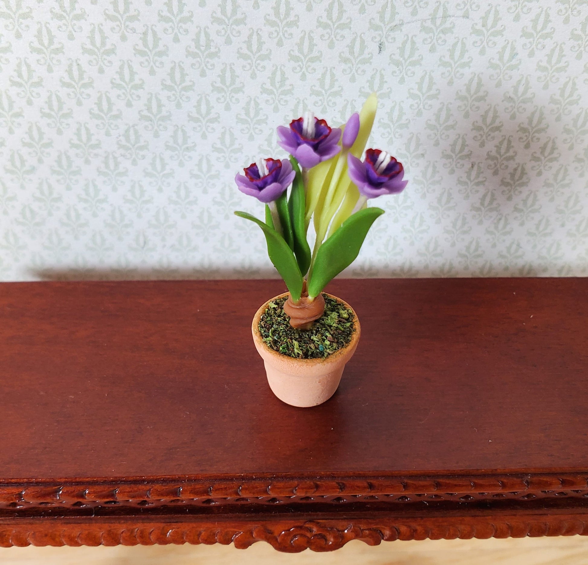 Dollhouse Purple Crocus Plant in a Terra Cotta Pot 1:12 Scale Miniature Plant