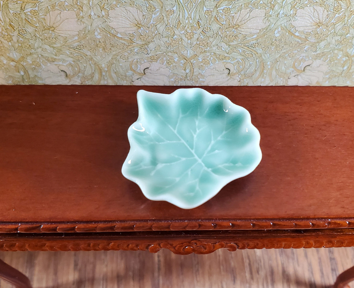Dollhouse Leaf Shaped Ceramic Serving Platter Green 1:12 Scale Miniature