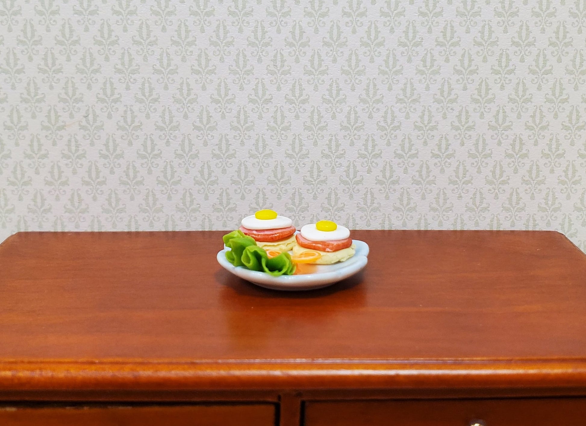 Dollhouse Fried Eggs on Ham & Muffin on a Ceramic Plate 1:12 Scale Miniature