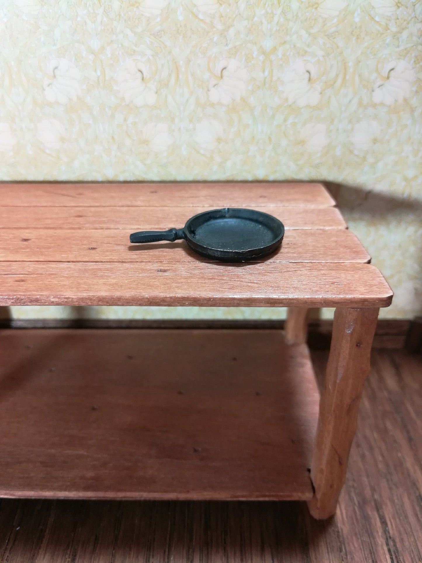 Dollhouse Miniature Frying Pan Cast Iron Look Painted Metal 1:12 Scale Kitchen