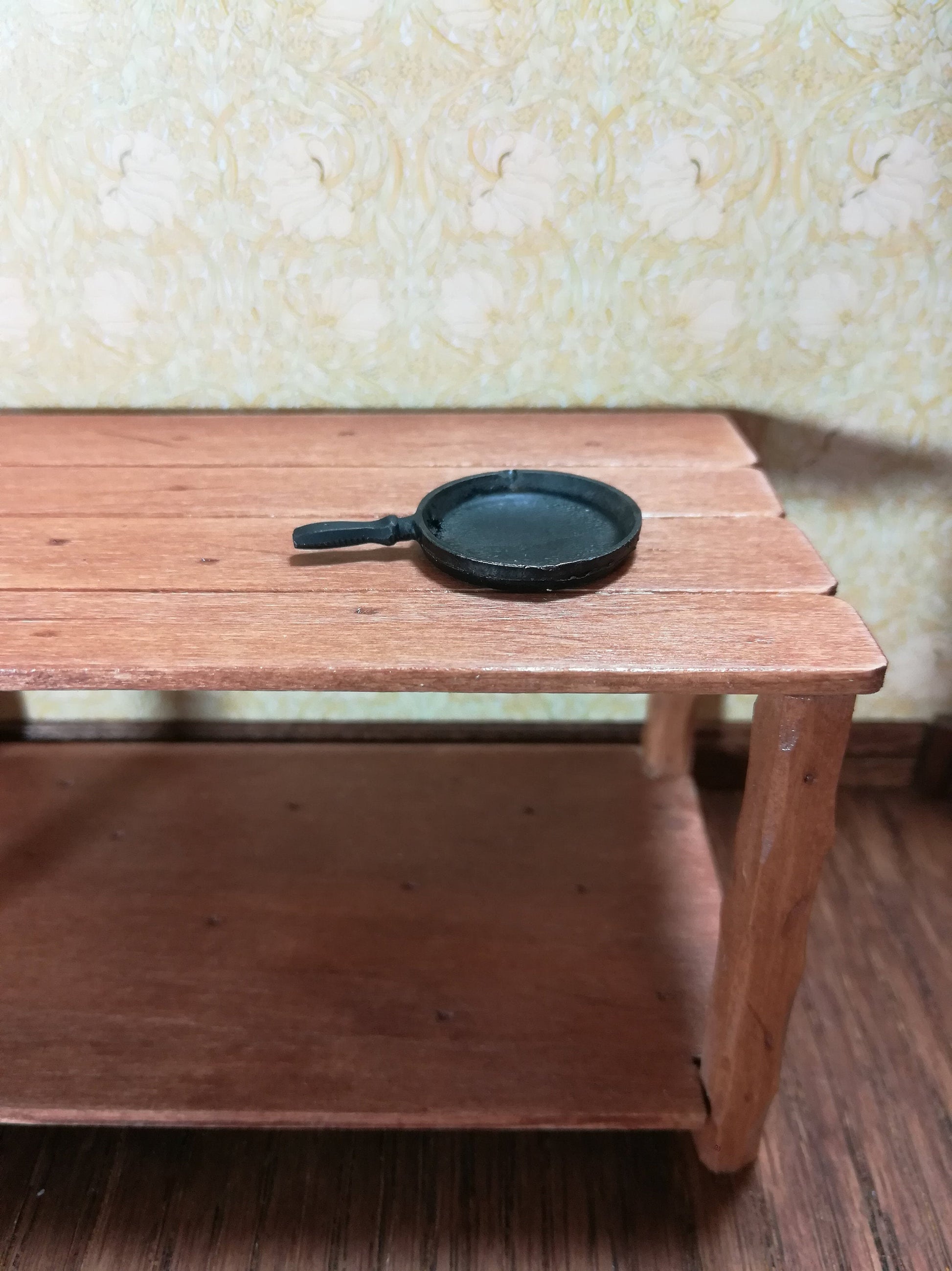 Dollhouse Miniature Frying Pan Cast Iron Look Painted Metal 1:12 Scale Kitchen