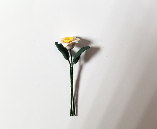 Dollhouse White & Yellow Daffodil Single Stem with Leaves 1:12 Scale Miniature