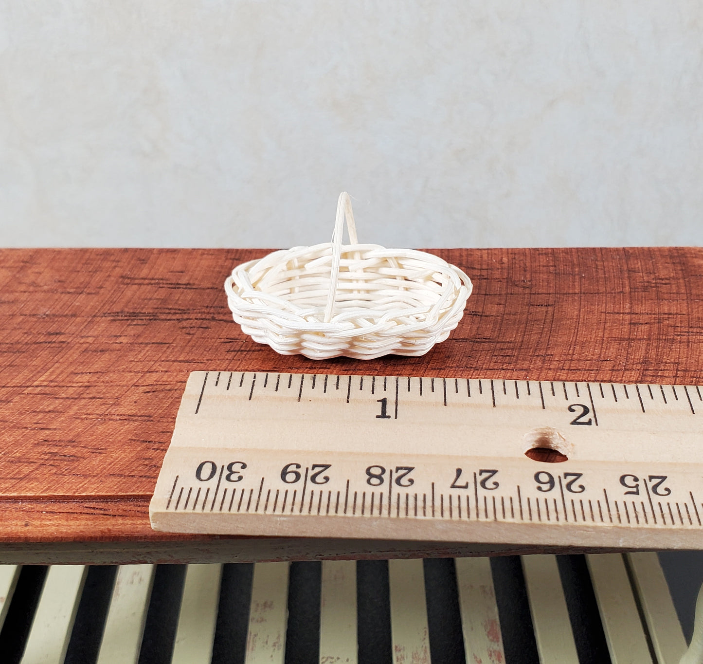 Dollhouse Small White Oval Basket with Handle 1:12 Scale Miniature