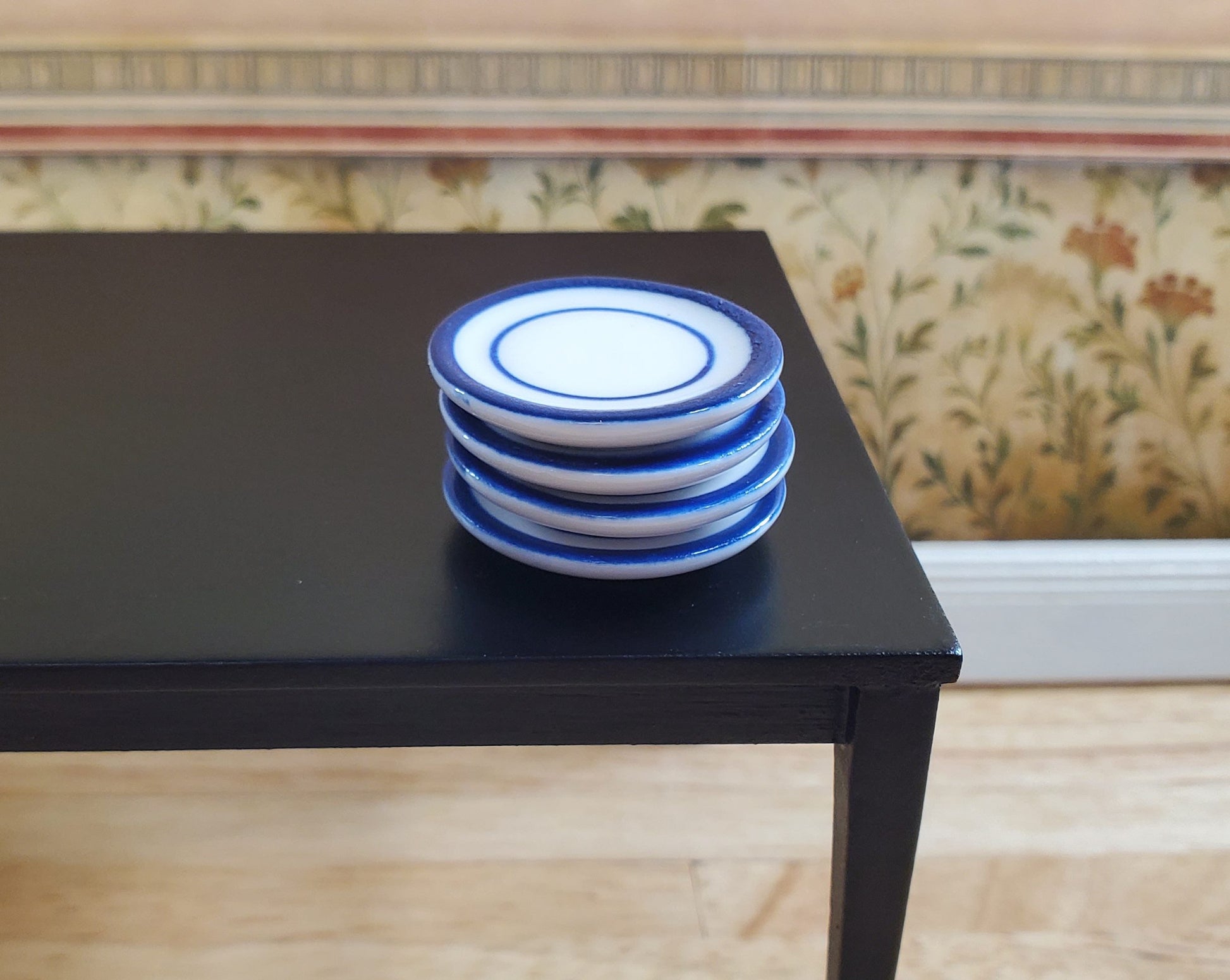 Dollhouse Ceramic Dinner Plates White with Blue Set of 4 1:12 Scale Miniatures