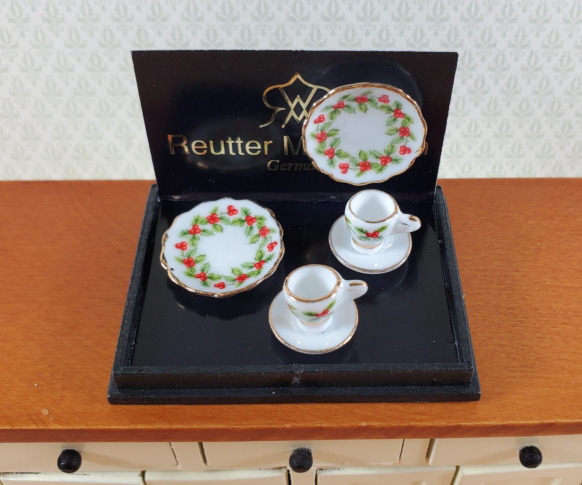 Dollhouse Coffee Setting for 2 Mistletoe Reutter Porcelain 1:12 Scale Miniatures