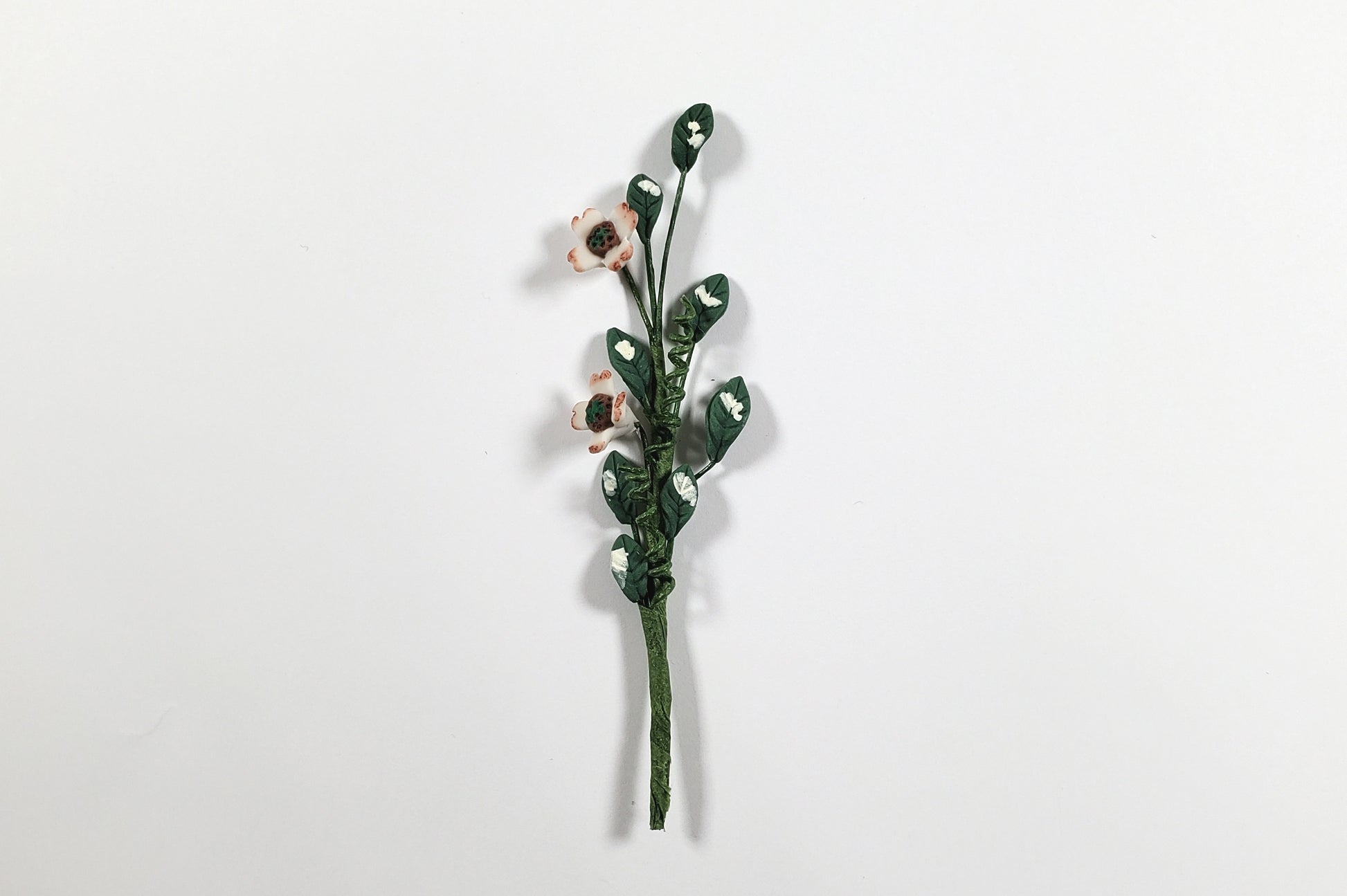Dollhouse Small Dogwood Single Long Vine Stem with Foliage 1:12 Scale Miniature