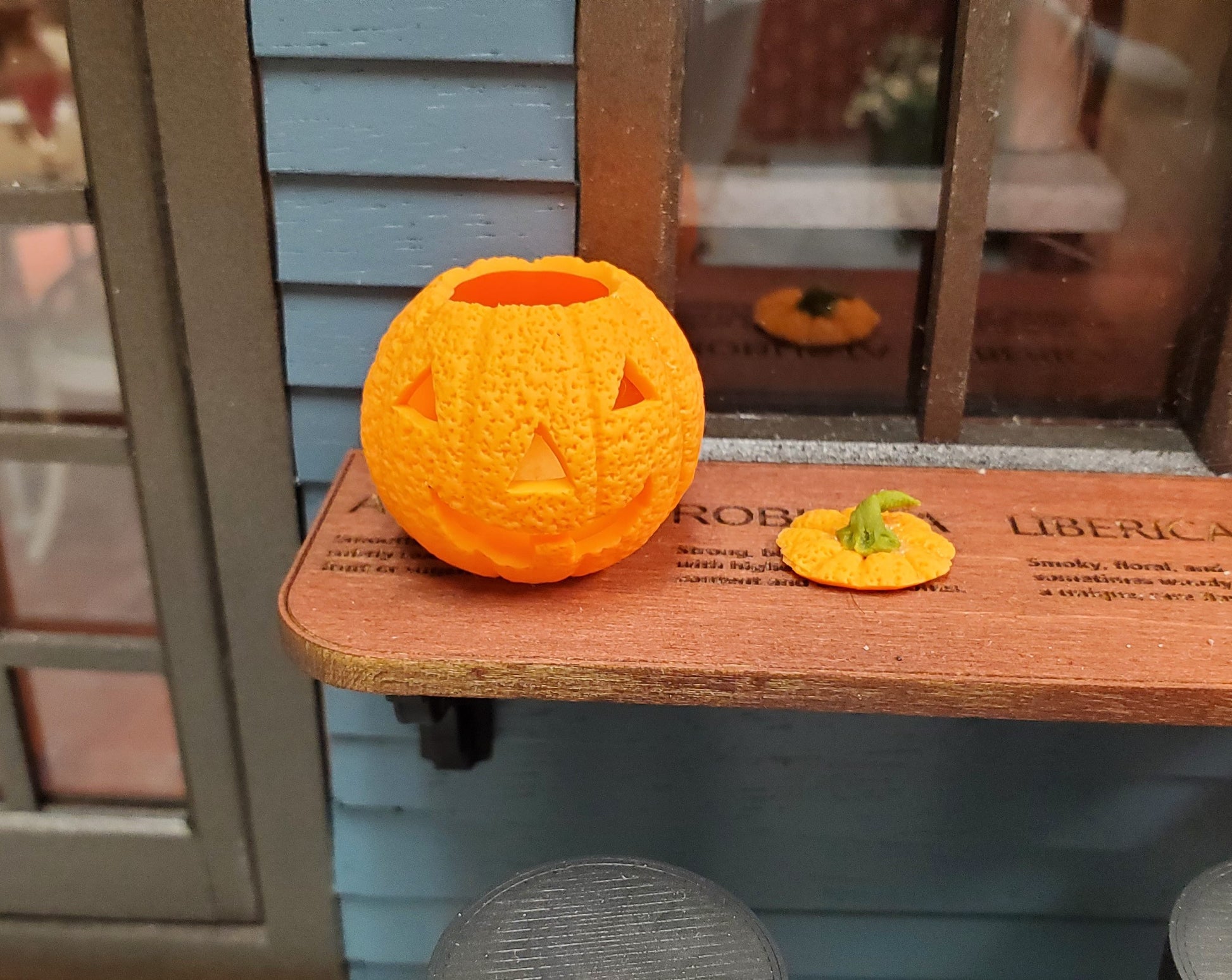 Dollhouse Jack O Lantern Pumpkin Halloween Hollow 1:12 Scale Miniature