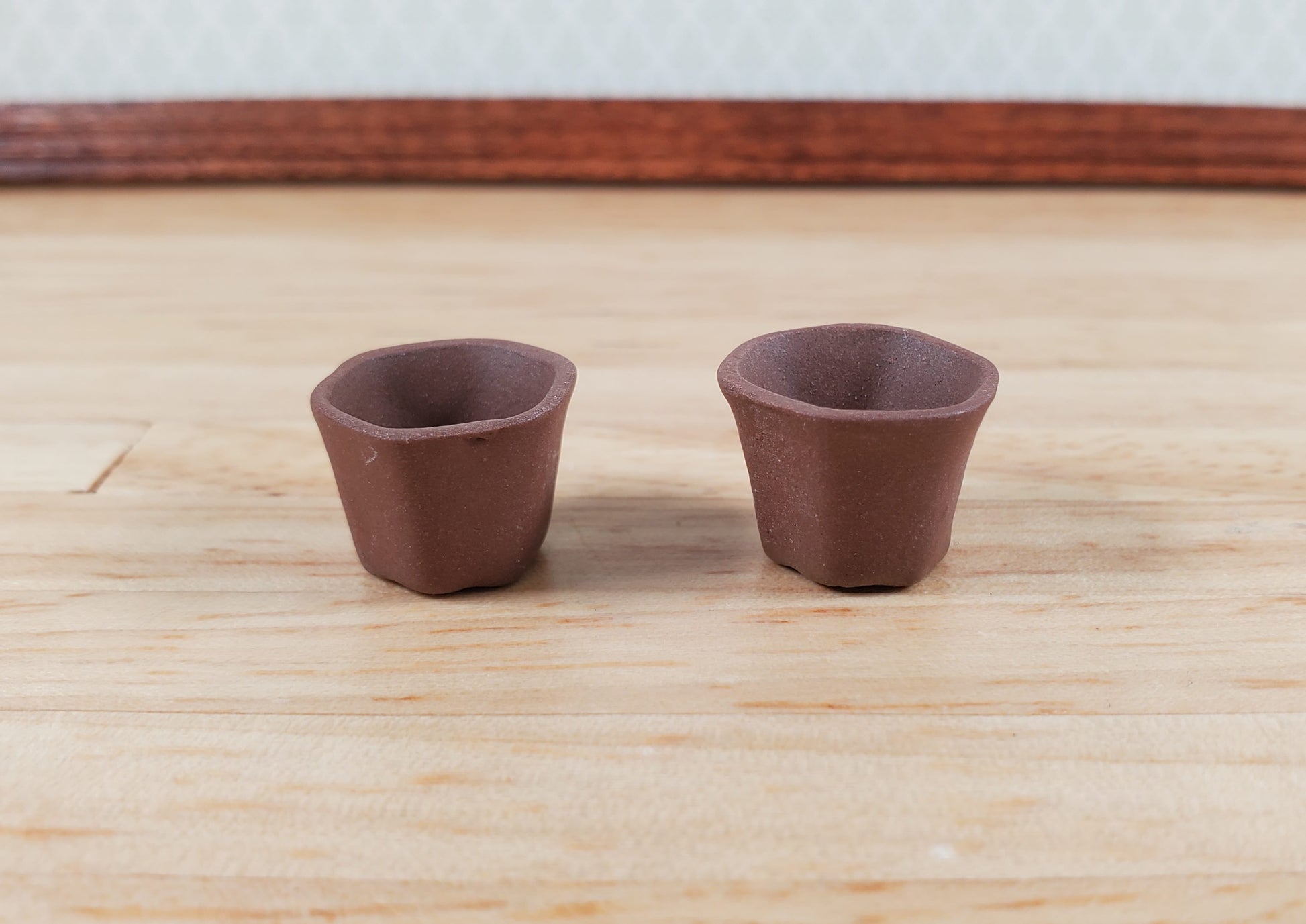 Dollhouse Brown Terra Cotta Garden Planter 1:12 Scale Miniature Flower Pot