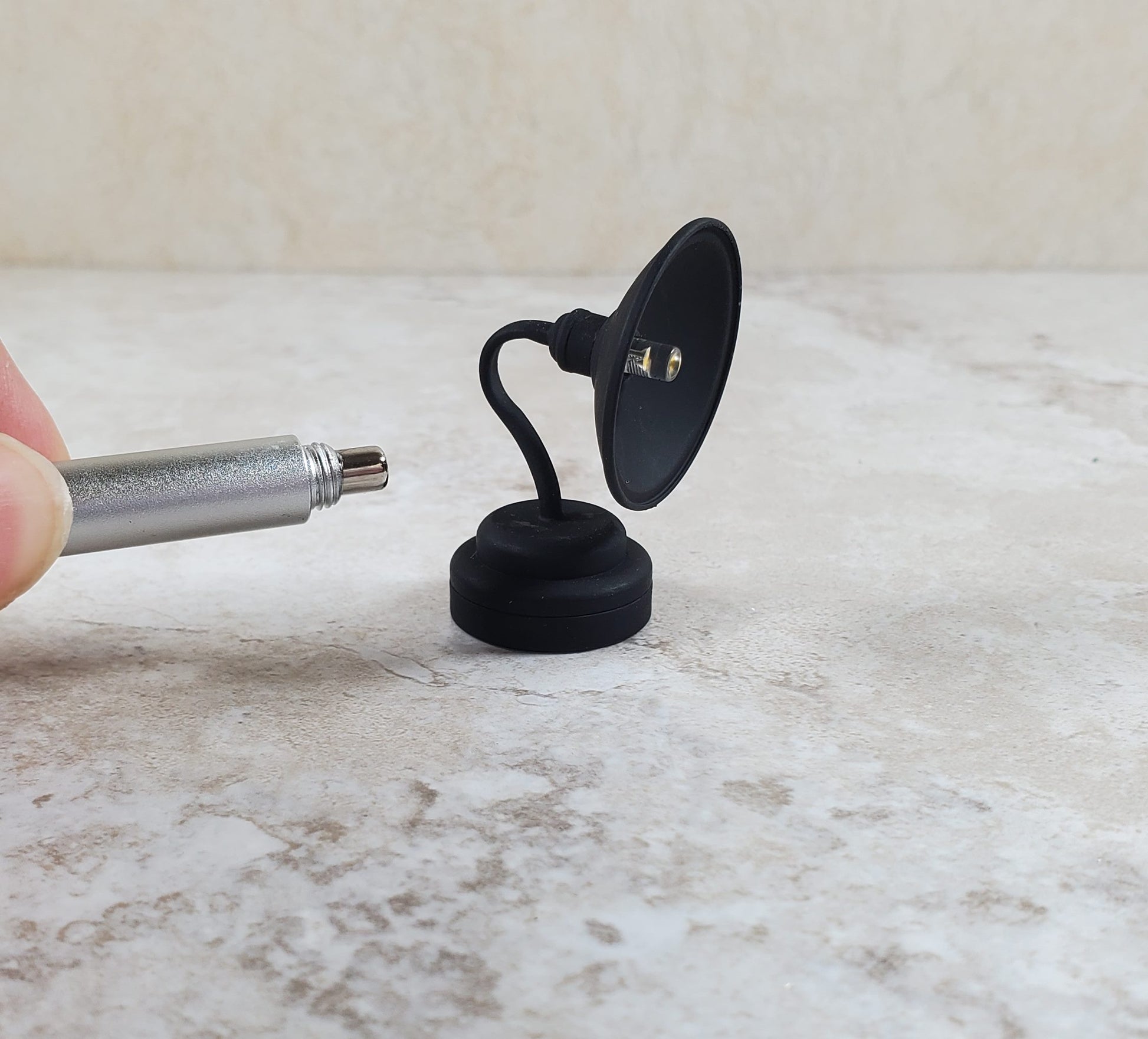 Dollhouse Barn Light Industrial Black Wand Operated Battery 1:12 Scale Miniature