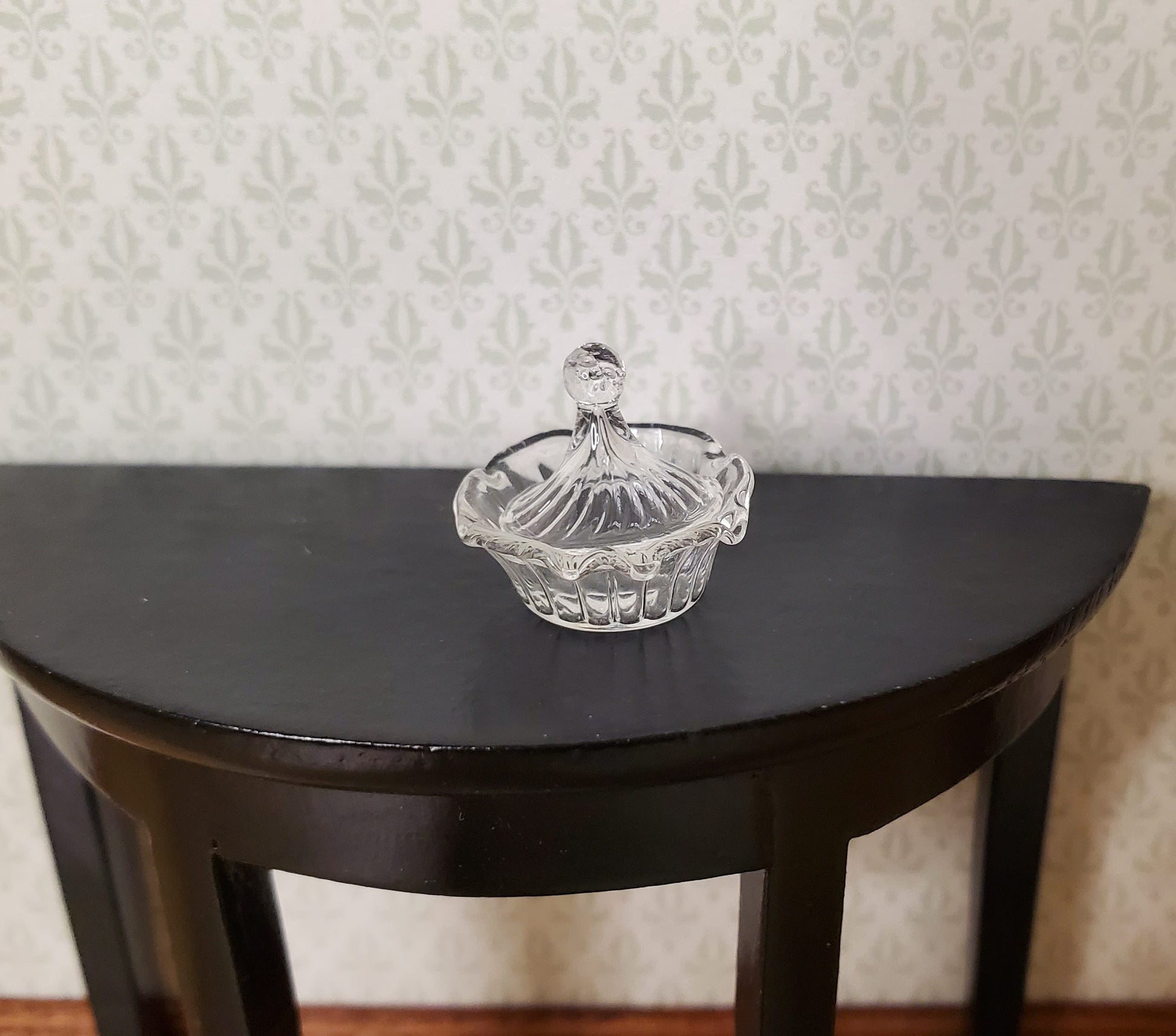 Dollhouse Small Round Dish with Lid Ribbed 1:12 Scale Miniature