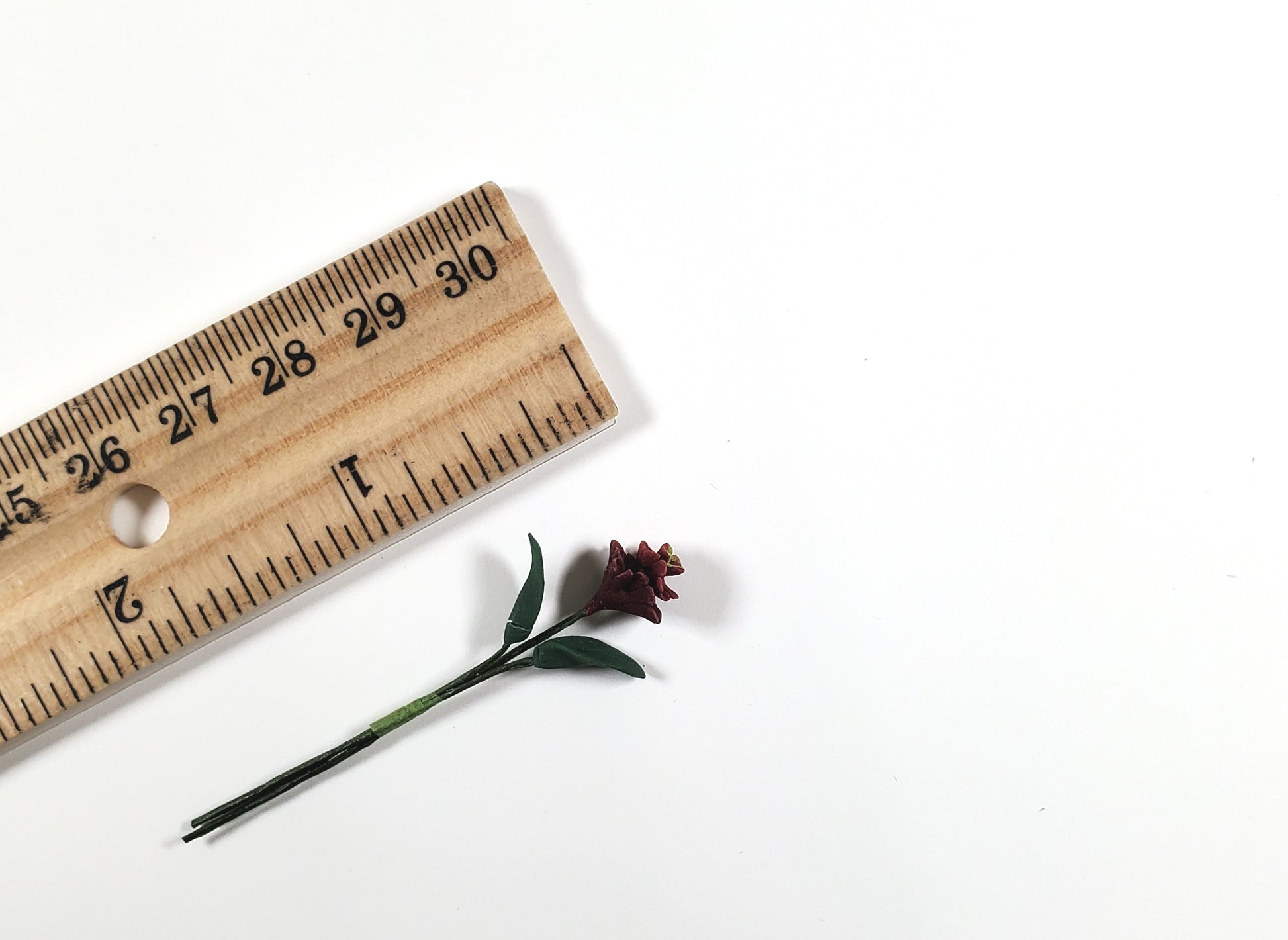 Dollhouse Burgundy Zinnia Single Long Stem with Foliage 1:12 Scale Miniature